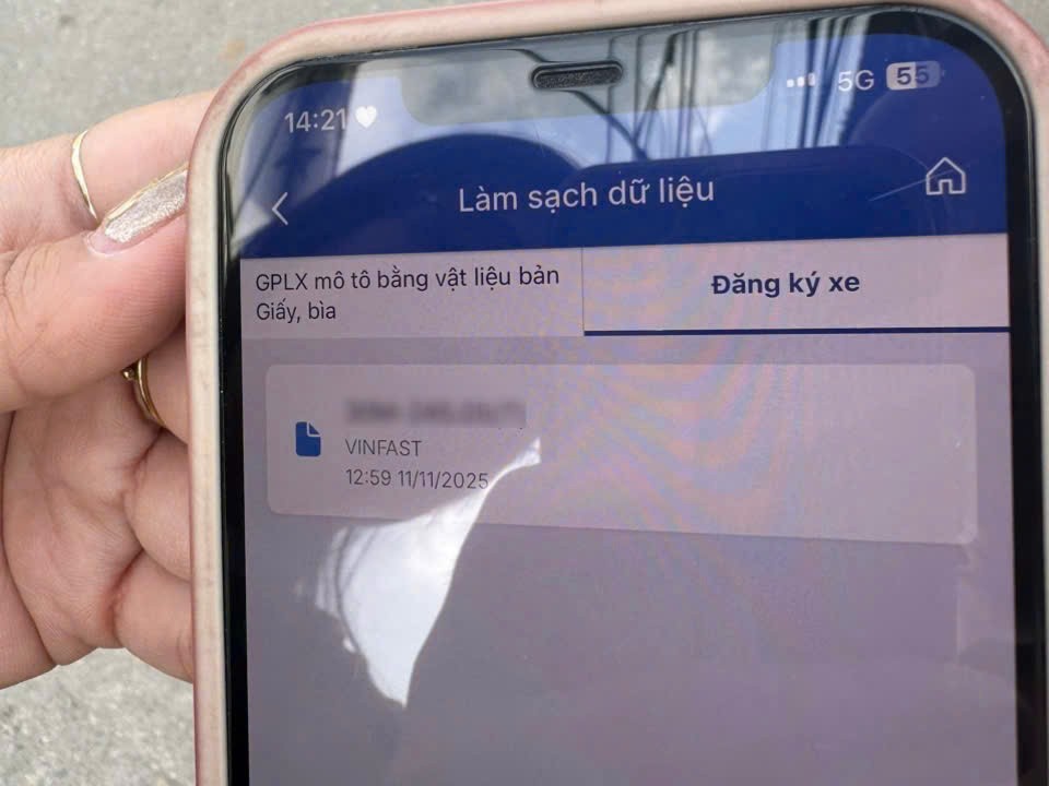 Sau hơn 1 ngày, Công an Hà Nội thu thập gần 14.000 hồ sơ đăng ký xe, giấy phép lái xe