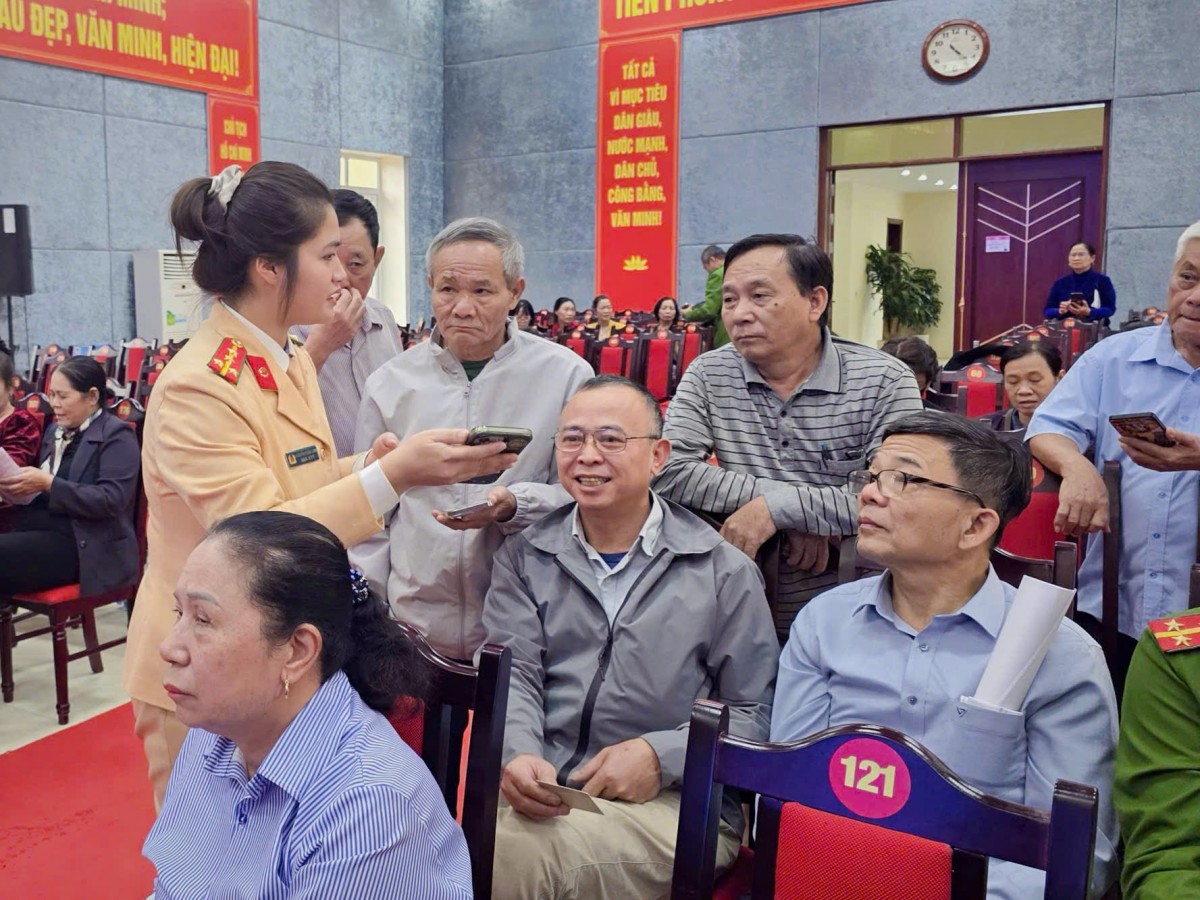 Sau hơn 1 ngày, Công an Hà Nội thu thập gần 14.000 hồ sơ đăng ký xe, giấy phép lái xe