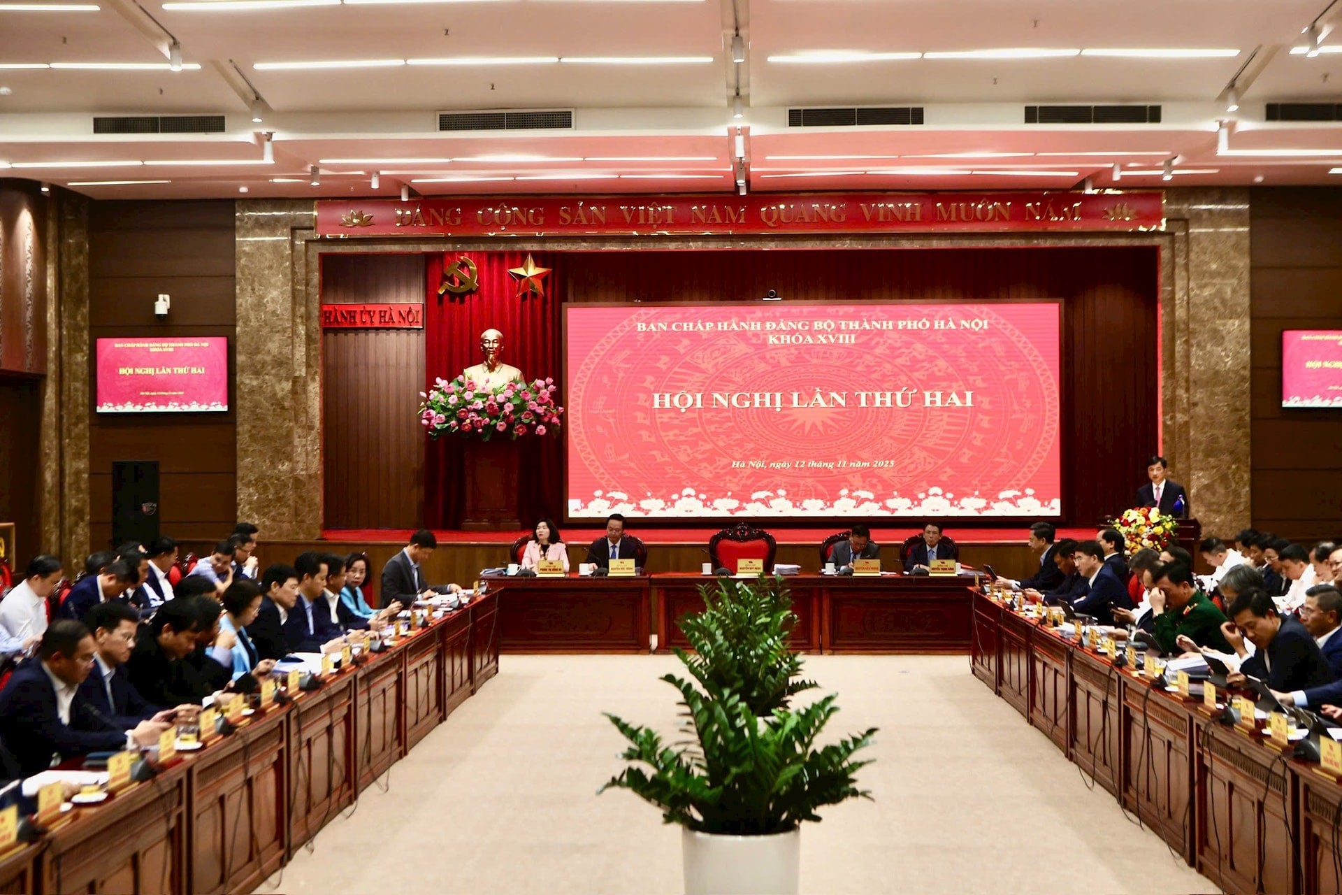 Tăng tốc thực hiện các nhiệm vụ trọng tâm cuối năm 2025 Tăng tốc thực hiện các nhiệm vụ trọng tâm cuối năm 2025