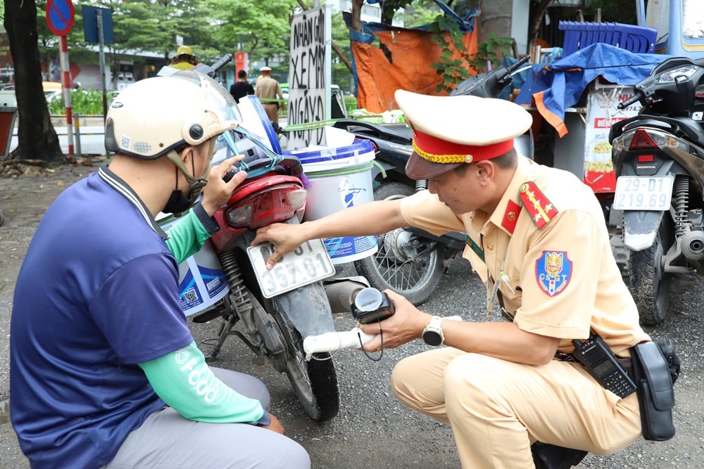 Thách thức hệ thống giám sát: Hành vi che biển số xe gây khó khăn cho công tác quản lý an ninh, trật tự