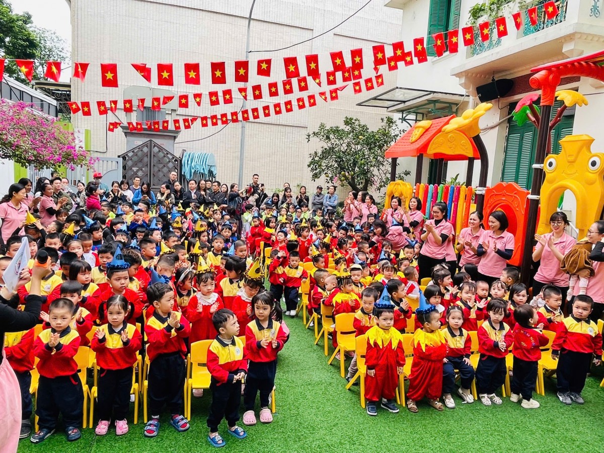 Công đoàn Trường Mầm non B Hà Nội lan tỏa mạnh mẽ phong trào thi đua, góp phần nâng cao chất lượng giáo dục Công đoàn Trường Mầm non B Hà Nội lan tỏa mạnh mẽ phong trào thi đua, góp phần nâng cao chất lượng giáo dục