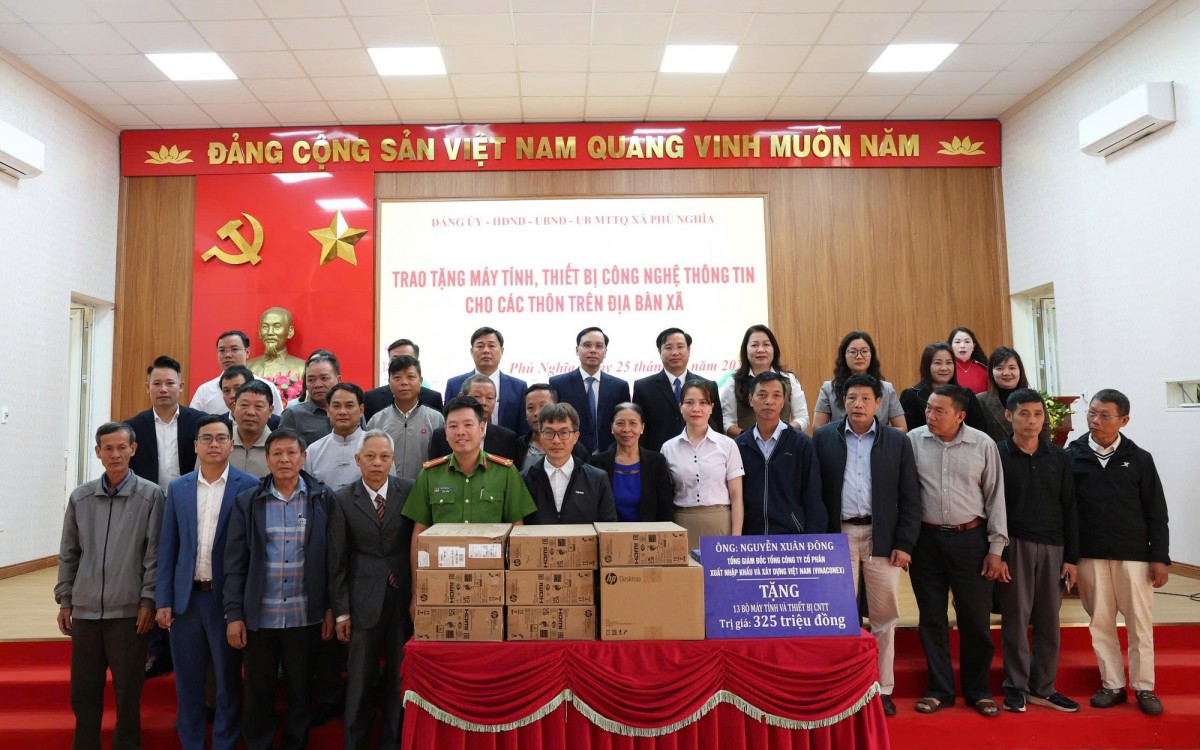 Phú Nghĩa điểm sáng trong thực hiện chuyển đổi số ở cơ sở Phú Nghĩa điểm sáng trong thực hiện chuyển đổi số ở cơ sở