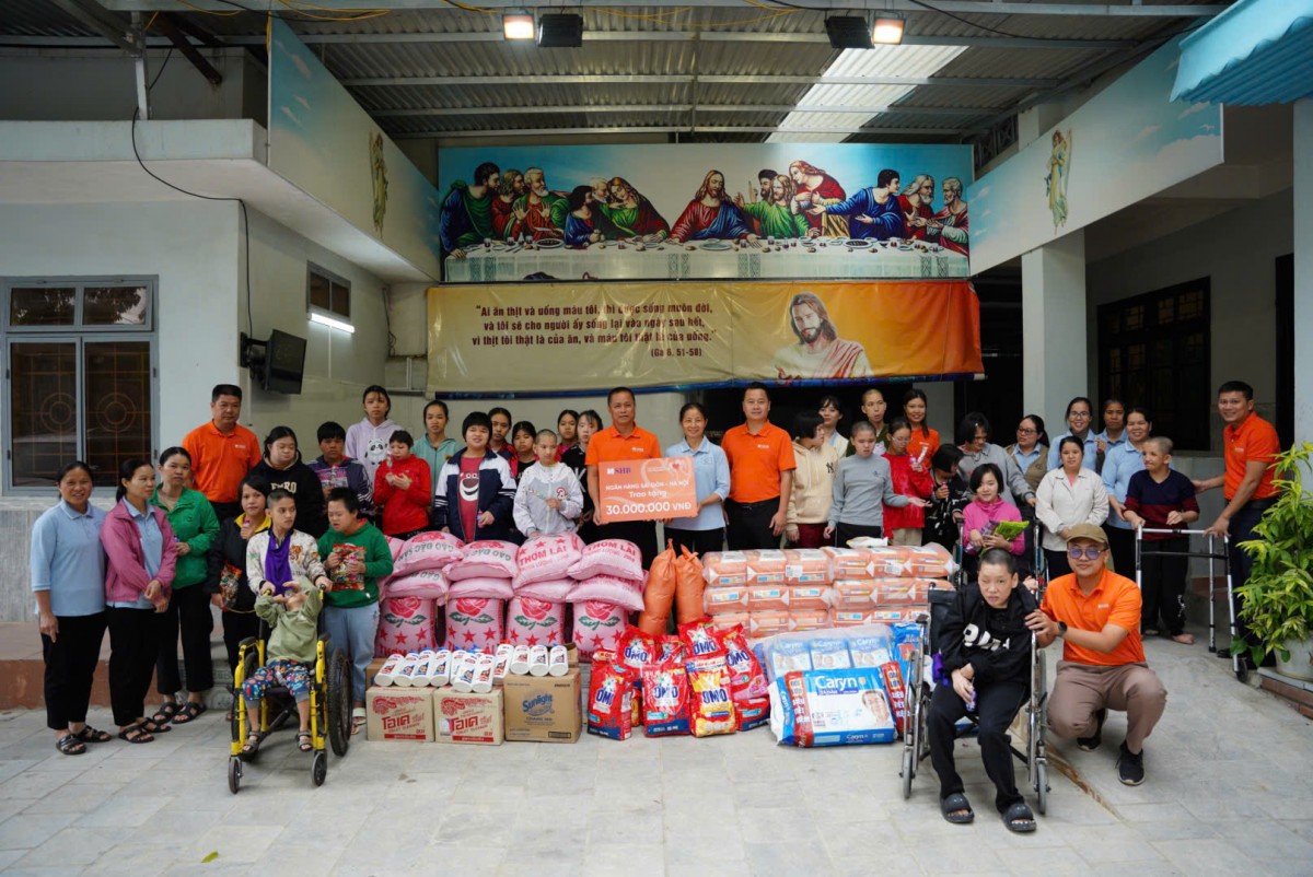 Một đôi giày mới, cây đàn nhỏ, hộp sáp màu… Gieo hạnh phúc từ những điều nhỏ bé Một đôi giày mới, cây đàn nhỏ, hộp sáp màu… Gieo hạnh phúc từ những điều nhỏ bé