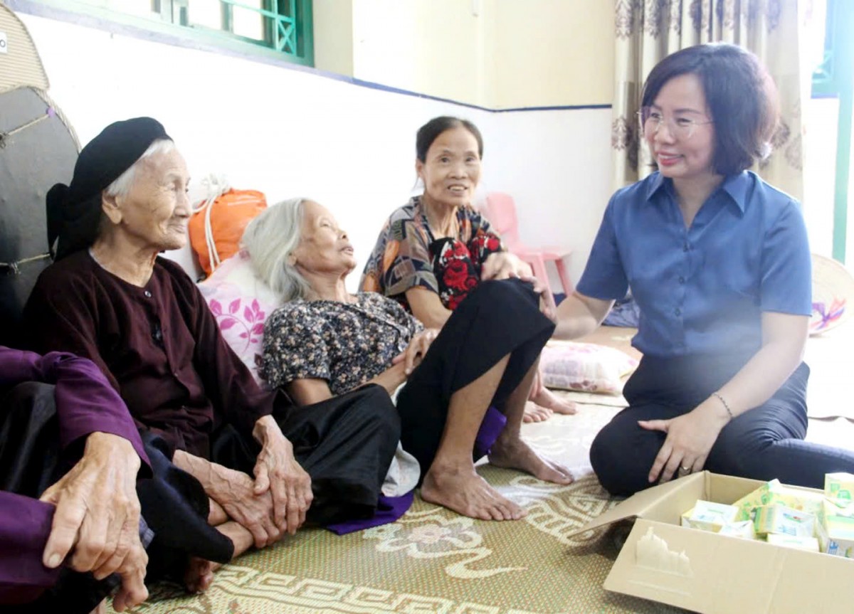 Ấm áp nghĩa tình người Mặt trận