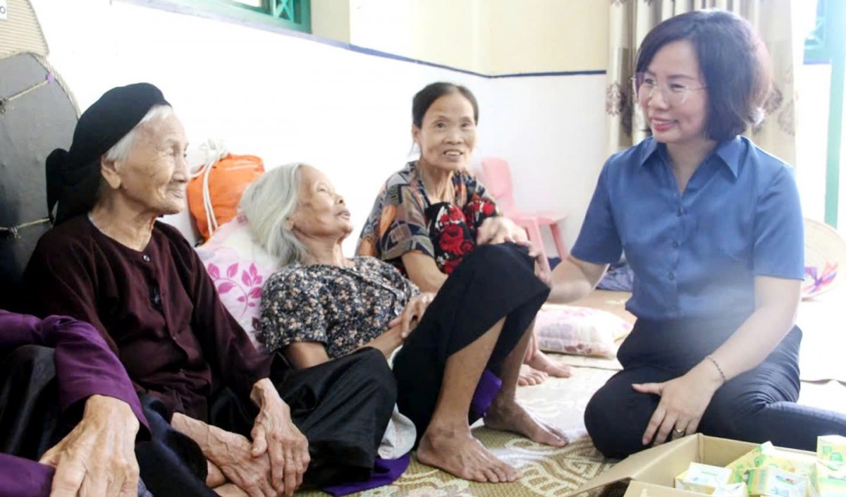 Ấm áp nghĩa tình người Mặt trận