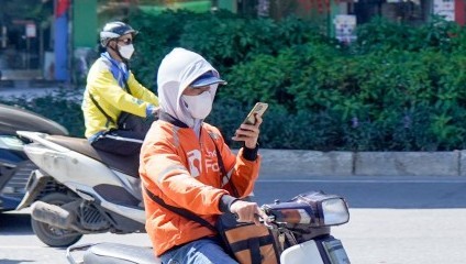 Cảnh báo nguy cơ tai nạn từ thói quen dùng điện thoại khi lái xe