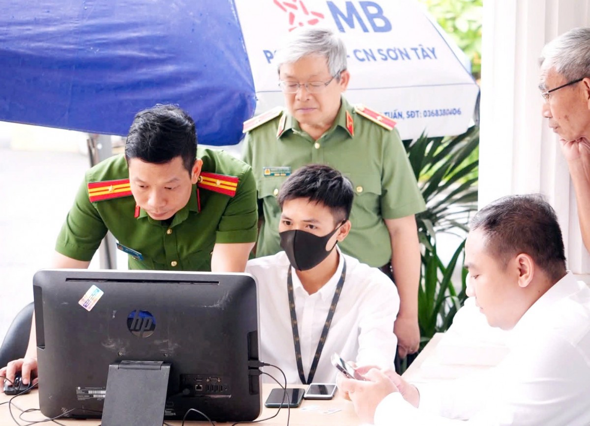 Mô hình chính quyền 2 cấp: Đập tan âm mưu thế lực thù địch, tạo thế trận lòng dân vì Hà Nội phát triển xứng tầm Mô hình chính quyền 2 cấp: Đập tan âm mưu thế lực thù địch, tạo thế trận lòng dân vì Hà Nội phát triển xứng tầm