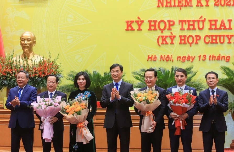 Phê chuẩn kết quả bầu, miễn nhiệm chức vụ Chủ tịch, Phó Chủ tịch UBND thành phố Hà Nội