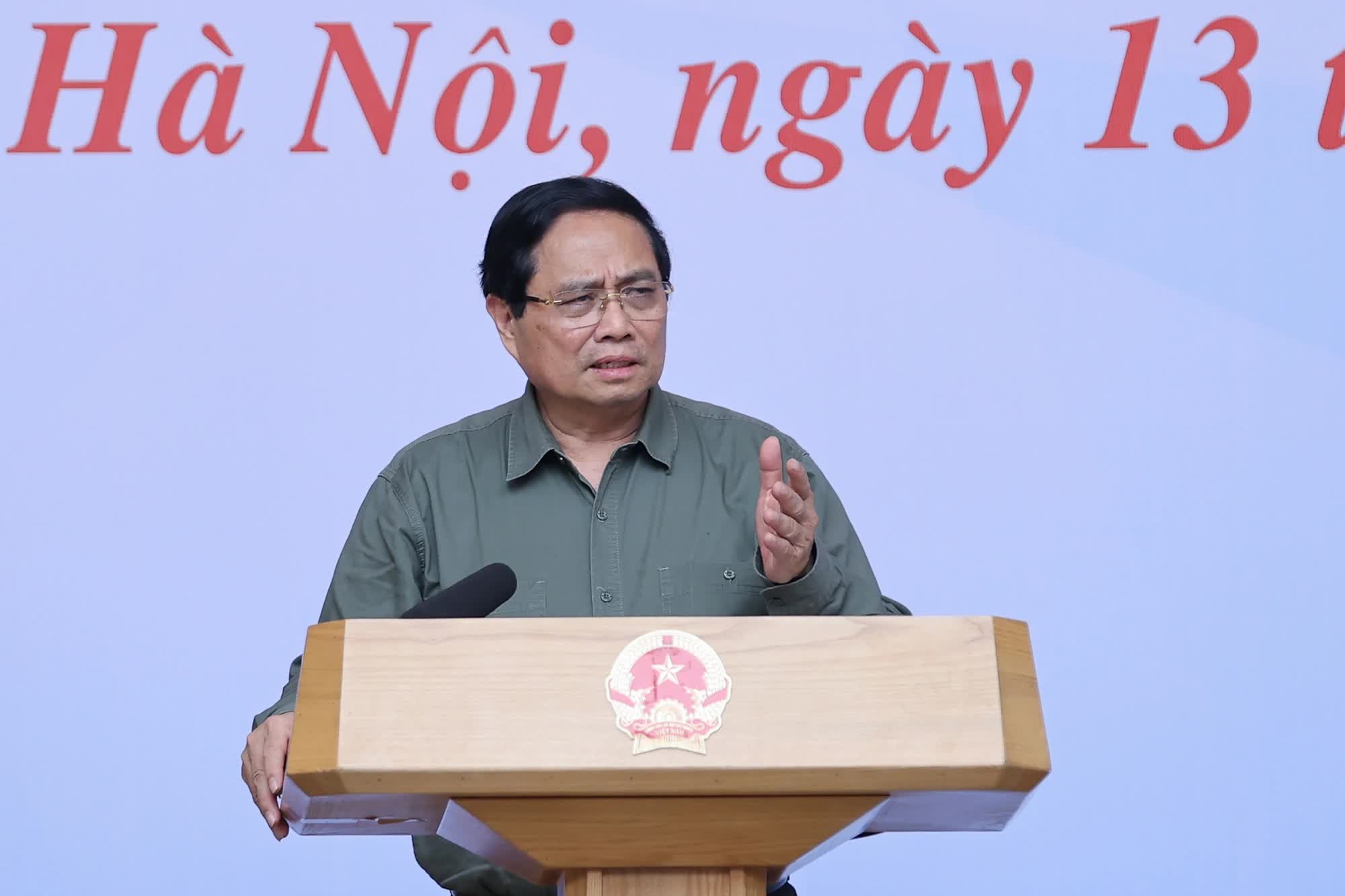 Khẩn trương xây dựng lại 1.900 nhà sập đổ, 67.000 nhà tốc mái do bão lũ Khẩn trương xây dựng lại 1.900 nhà sập đổ, 67.000 nhà tốc mái do bão lũ