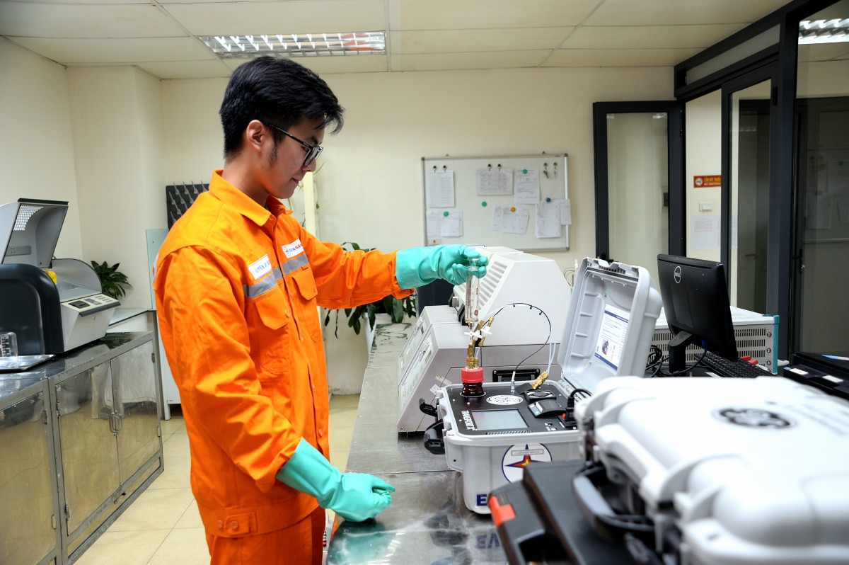 Những người “thầm lặng” giữ cho mạch điện Thủ đô vận hành ổn định mỗi ngày Những người “thầm lặng” giữ cho mạch điện Thủ đô vận hành ổn định mỗi ngày