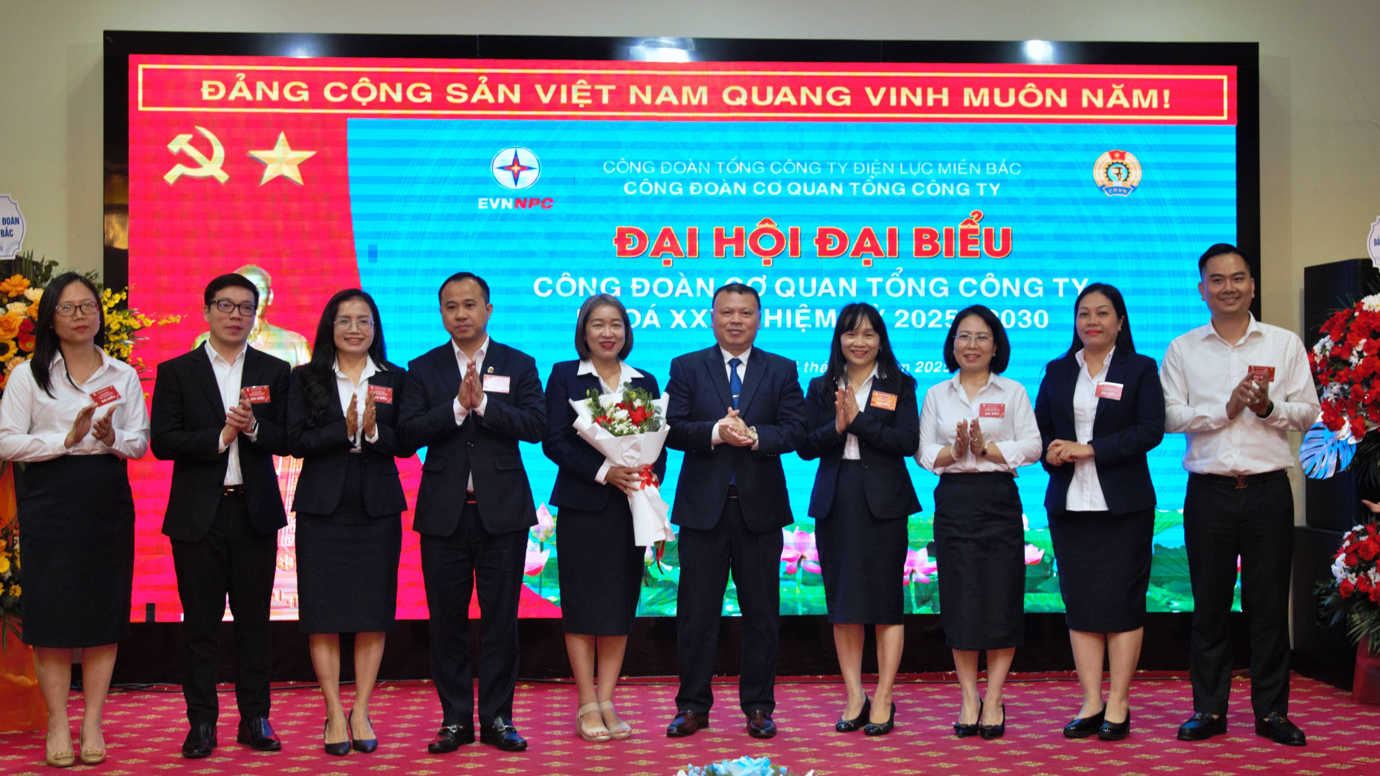 Công đoàn Cơ quan EVNNPC: Vững vàng vai trò dẫn dắt, sát cánh cùng người lao động IMG_8190