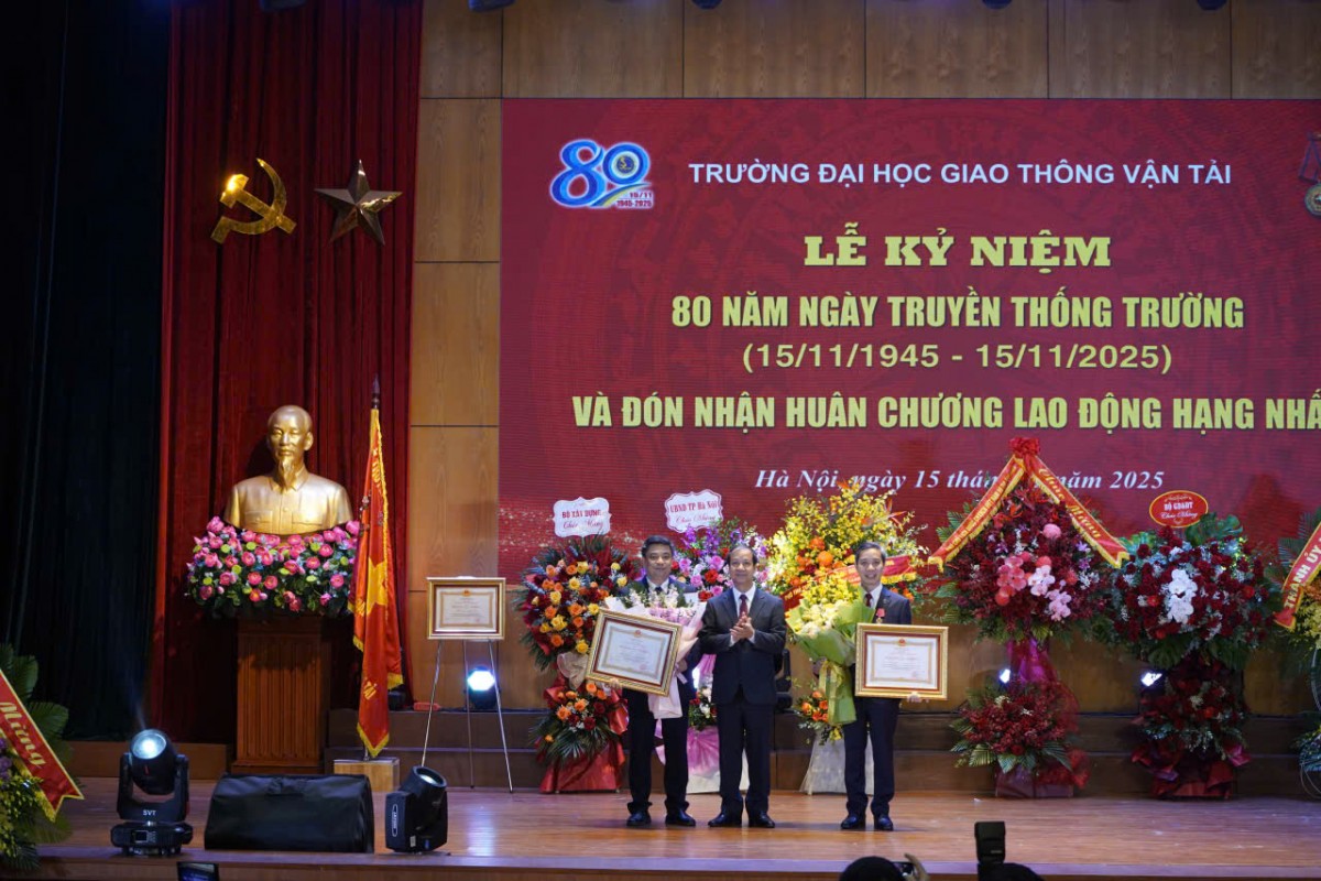 Trường Đại Học Giao Thông Vận Tải Đón Nhận Huân Chương Lao Động Hạng Nhất