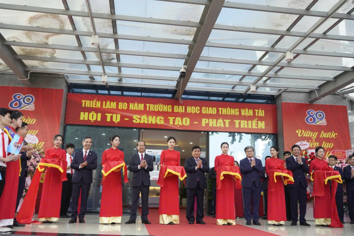 Trường Đại Học Giao Thông Vận Tải Đón Nhận Huân Chương Lao Động Hạng Nhất