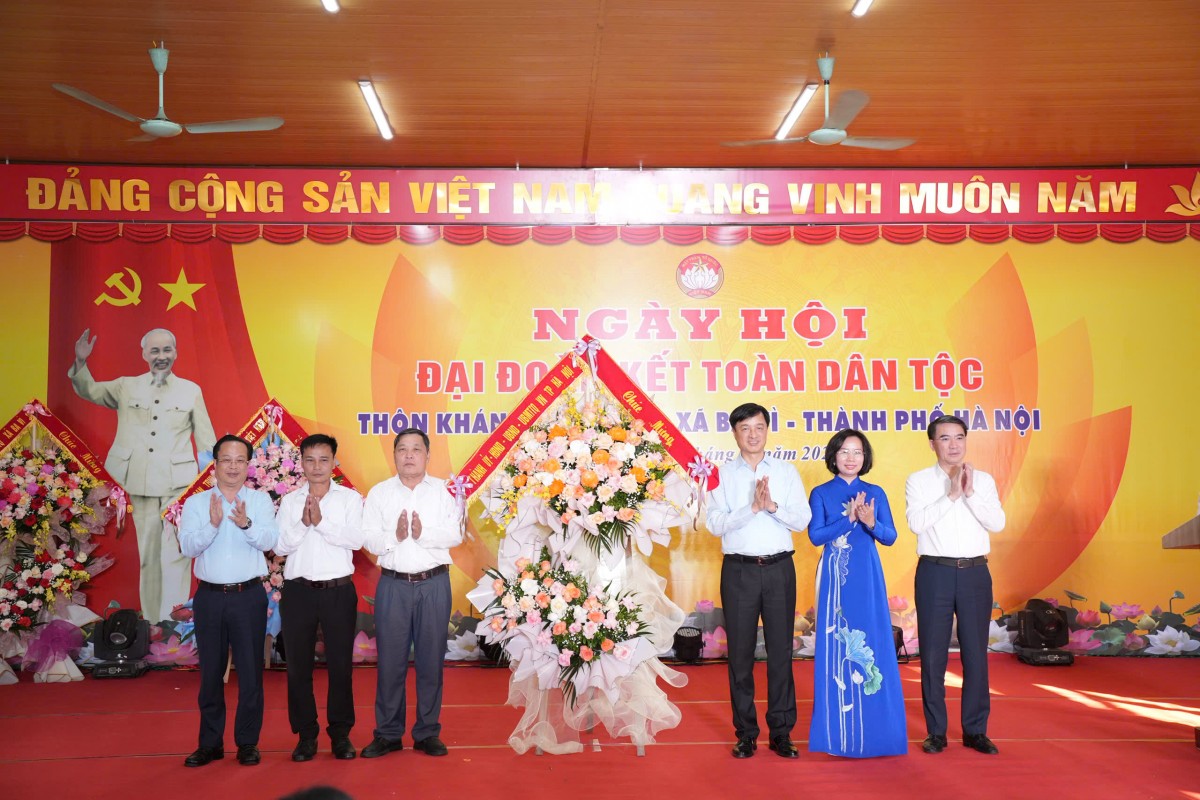 Bí thư Thành ủy Hà Nội Nguyễn Duy Ngọc dự Ngày hội Đại đoàn kết toàn dân tộc tại xã Ba Vì Bí thư Thành ủy Hà Nội Nguyễn Duy Ngọc dự Ngày hội Đại đoàn kết toàn dân tộc tại xã Ba Vì