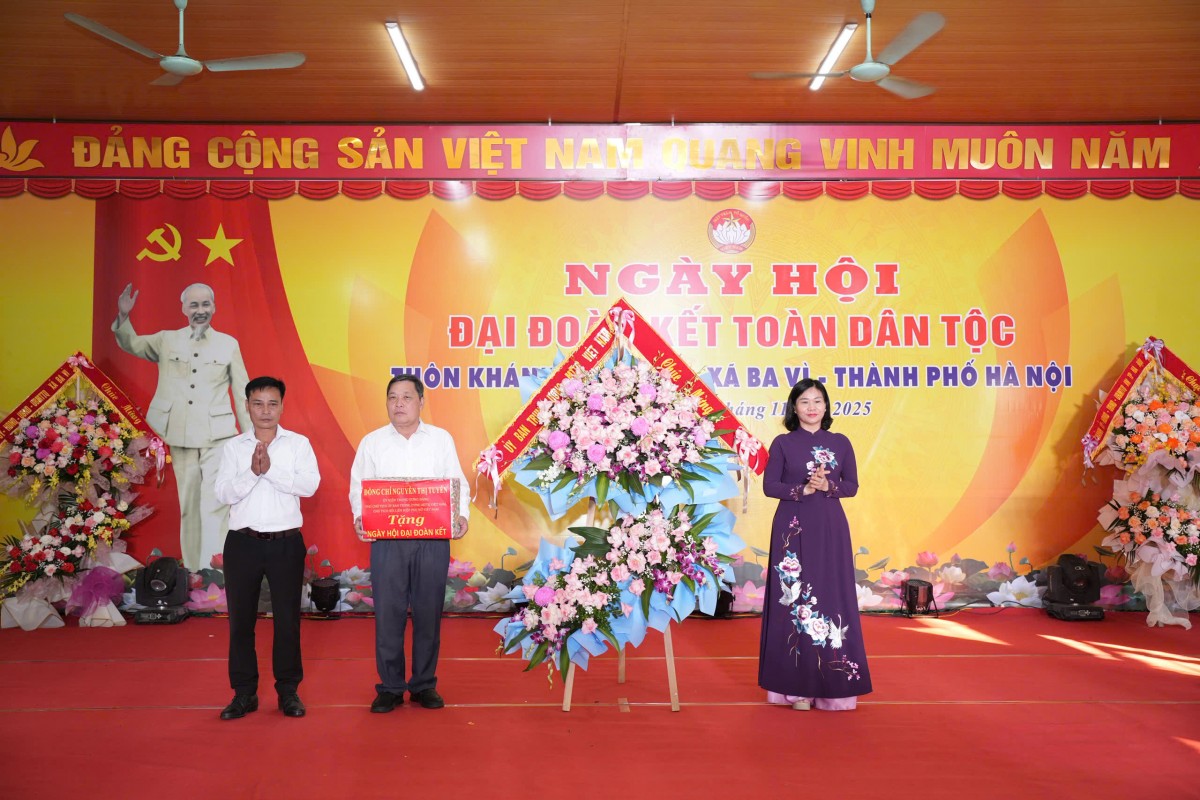 Bí thư Thành ủy Hà Nội Nguyễn Duy Ngọc dự Ngày hội Đại đoàn kết toàn dân tộc tại xã Ba Vì Bí thư Thành ủy Hà Nội Nguyễn Duy Ngọc dự Ngày hội Đại đoàn kết toàn dân tộc tại xã Ba Vì
