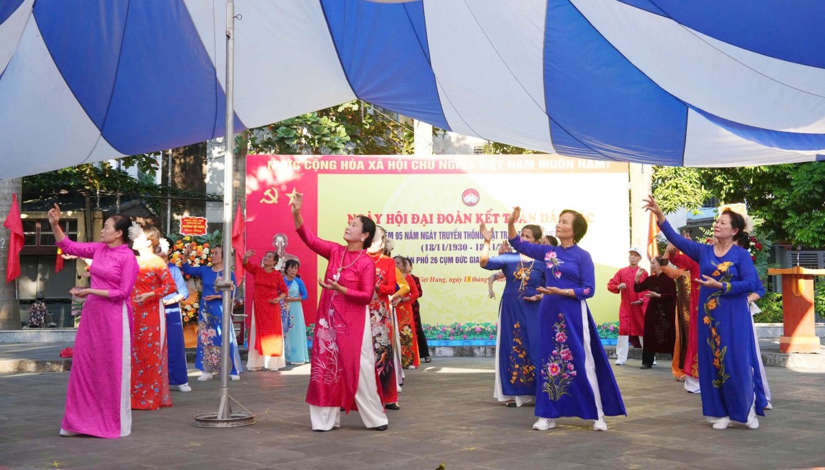 Tưng bừng Ngày hội Đại đoàn kết toàn dân tộc tại Tổ dân phố 26 phường Việt Hưng