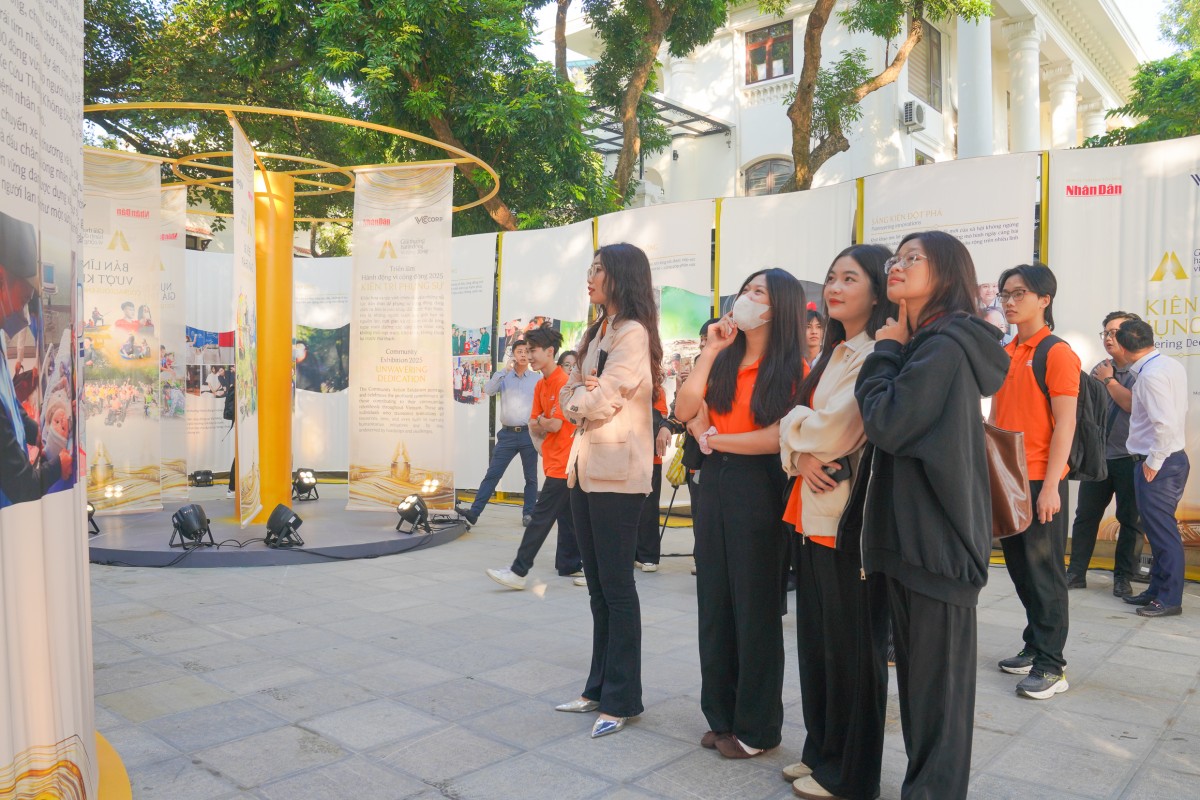 Khai mạc triển lãm và vòng chung kết Giải thưởng Hành động vì cộng đồng Khai mạc triển lãm và vòng chung kết Giải thưởng Hành động vì cộng đồng