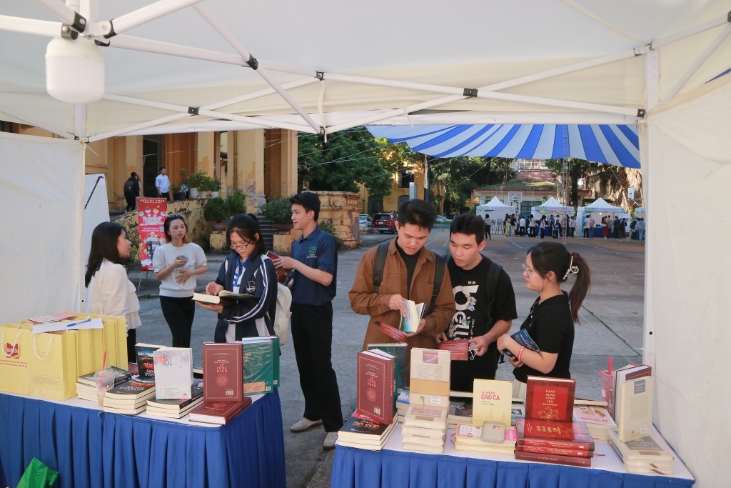 Thúc đẩy văn hóa đọc, lan tỏa tinh thần học tập suốt đời Thúc đẩy văn hóa đọc, lan tỏa tinh thần học tập suốt đời