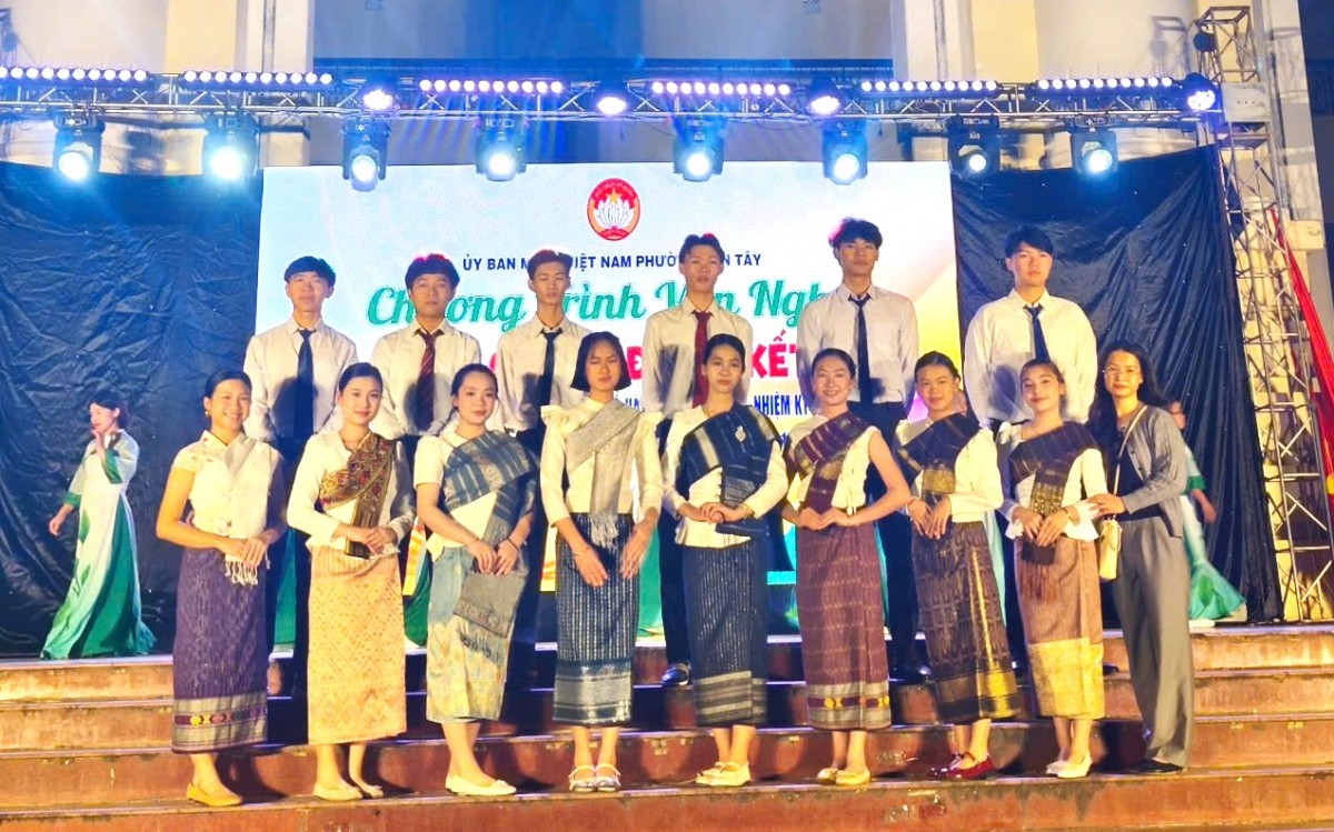 Sơn Tây: Sôi nổi đêm văn nghệ “Bài ca đại đoàn kết” Sơn Tây: Sôi nổi đêm văn nghệ “Bài ca đại đoàn kết”