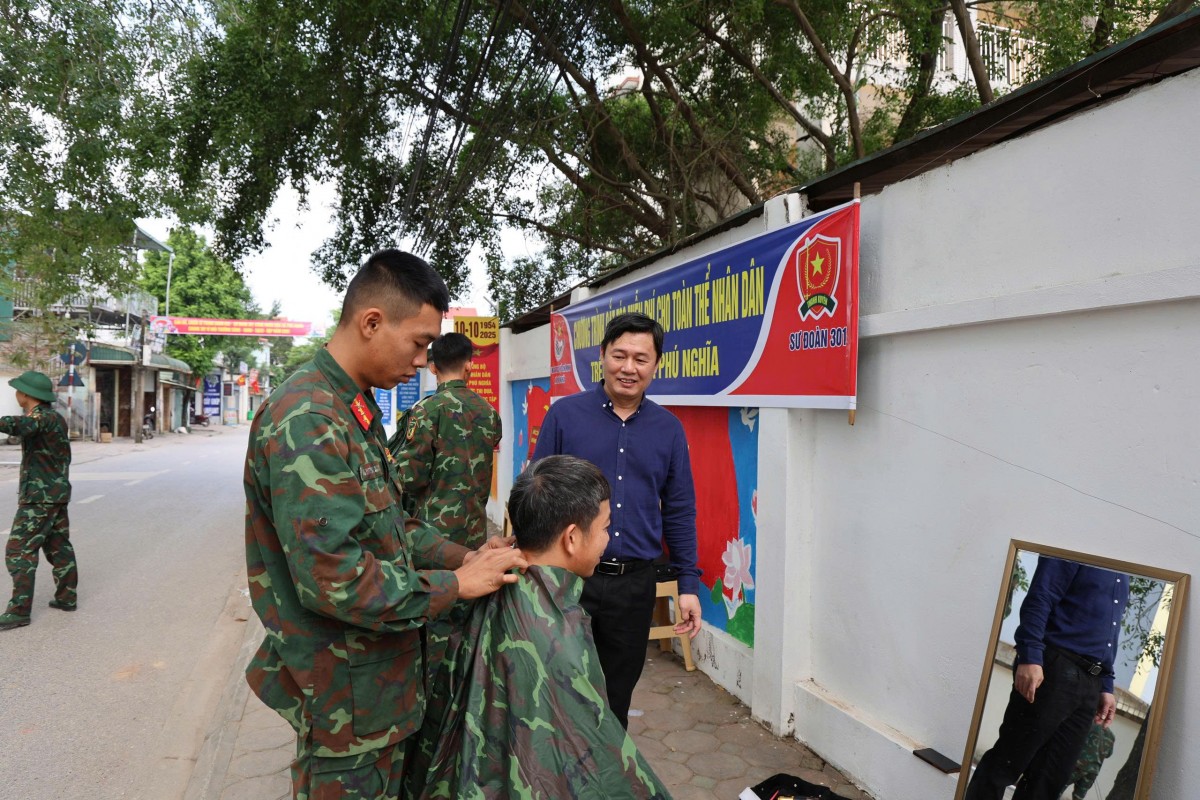 Xã Phú Nghĩa phối hợp cùng Sư đoàn 301 ra quân chiến dịch vì môi trường “Sáng - Xanh - Sạch - Đẹp” Xã Phú Nghĩa phối hợp cùng Sư đoàn 301 ra quân chiến dịch vì môi trường “Sáng - Xanh - Sạch - Đẹp”