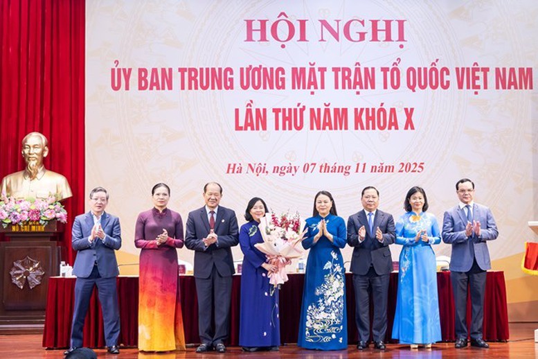 Phát huy sức mạnh đại đoàn kết, xây dựng đất nước phồn vinh Phát huy sức mạnh đại đoàn kết, xây dựng đất nước phồn vinh