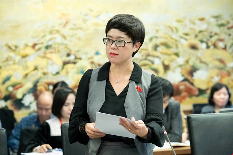 Đại biểu Quốc hội kiến nghị nghiên cứu việc biên soạn sách giáo khoa điện tử Đại biểu Quốc hội kiến nghị nghiên cứu việc biên soạn sách giáo khoa điện tử