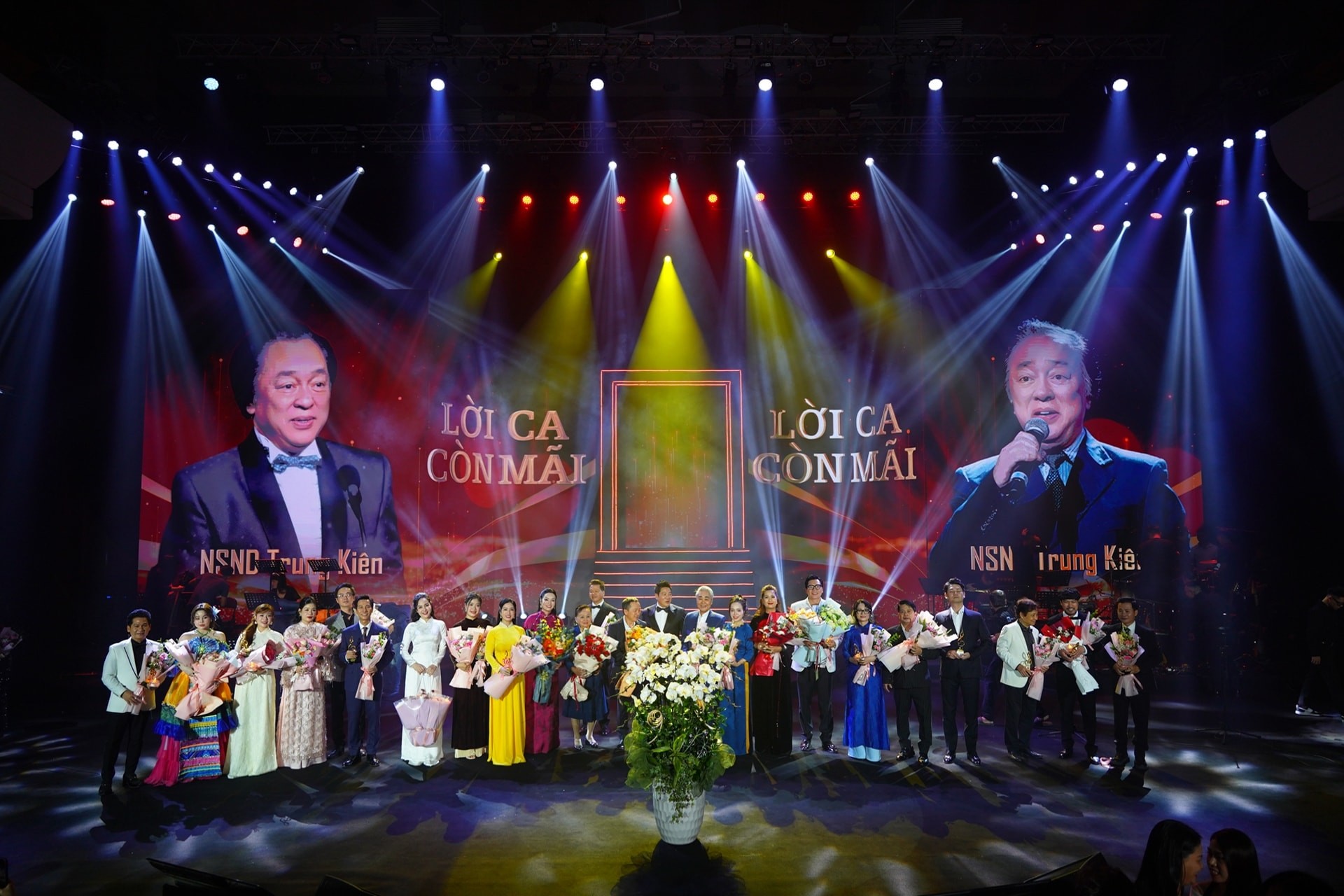 Dàn nghệ sĩ hàng đầu hội ngộ trong đêm nhạc tưởng nhớ GS.NSND Trung Kiên Dàn nghệ sĩ hàng đầu hội ngộ trong đêm nhạc tưởng nhớ GS.NSND Trung Kiên