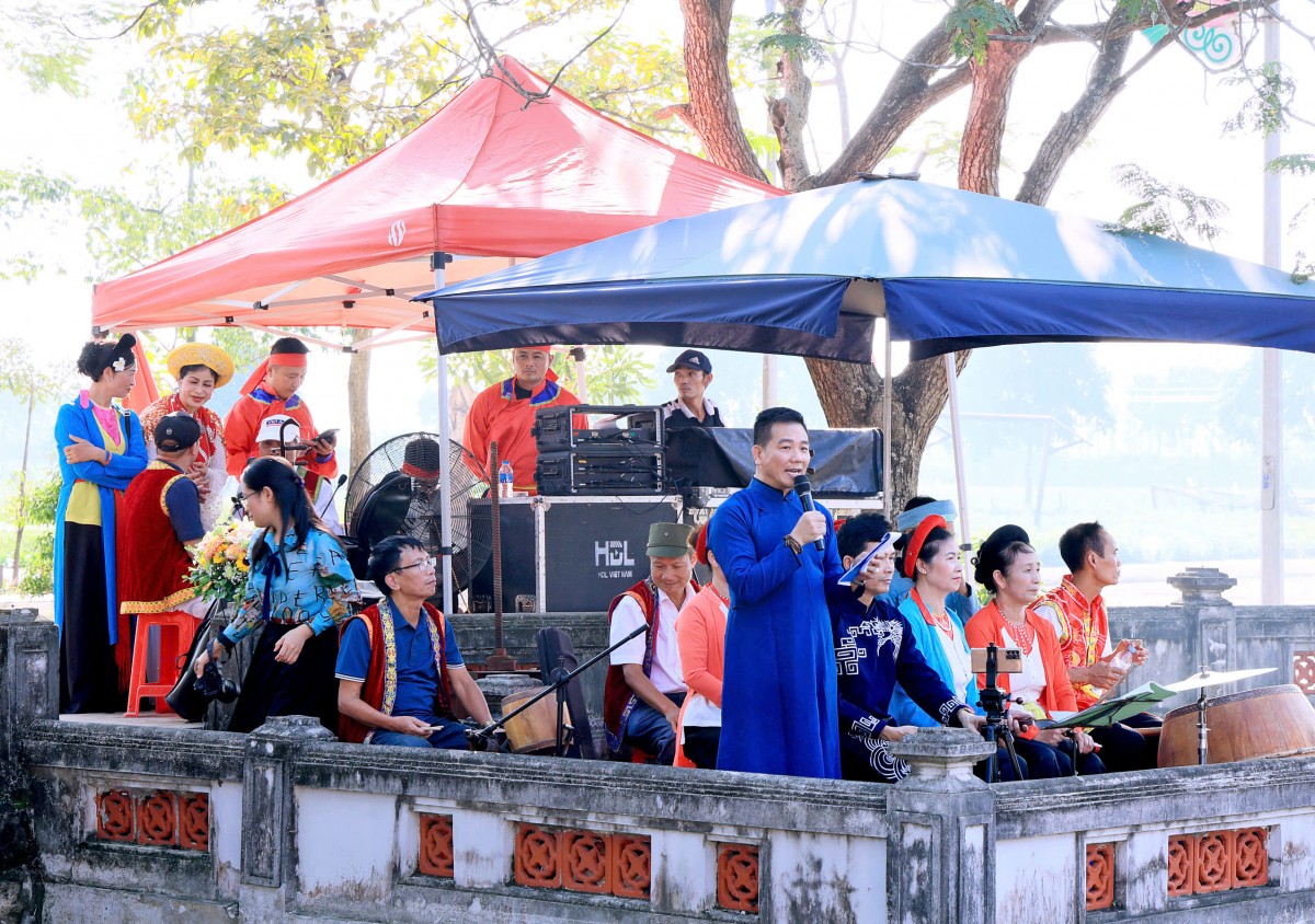 Người cán bộ Mặt trận