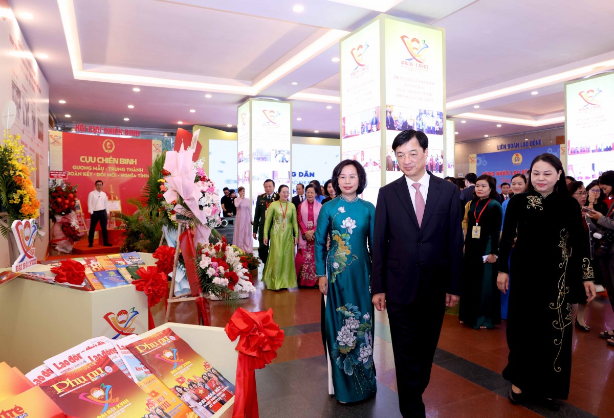 Khai mạc Triển lãm ảnh, không gian “Đoàn kết, sáng tạo” và ra mắt ứng dụng Mặt trận số Thủ đô Khai mạc Triển lãm ảnh, không gian “Đoàn kết, sáng tạo” và ra mắt ứng dụng Mặt trận số Thủ đô