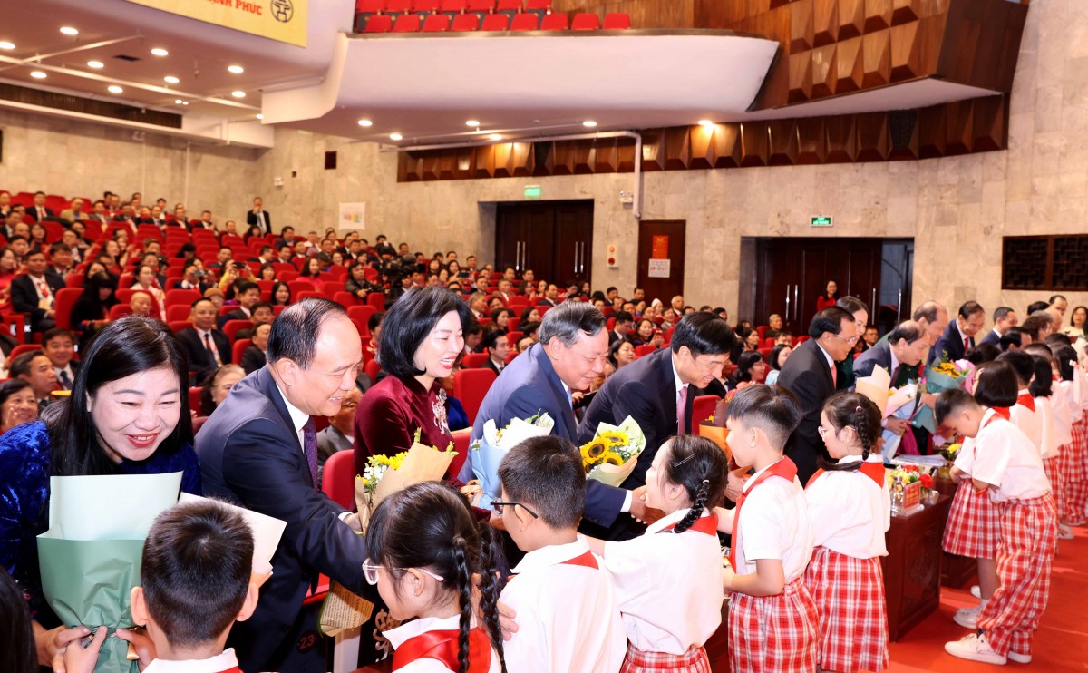 TRỰC TUYẾN: Khai mạc trọng thể Đại hội MTTQ Việt Nam thành phố Hà Nội lần thứ XVIII, nhiệm kỳ 2025 - 2030 TRỰC TUYẾN: Khai mạc trọng thể Đại hội MTTQ Việt Nam thành phố Hà Nội lần thứ XVIII, nhiệm kỳ 2025 - 2030