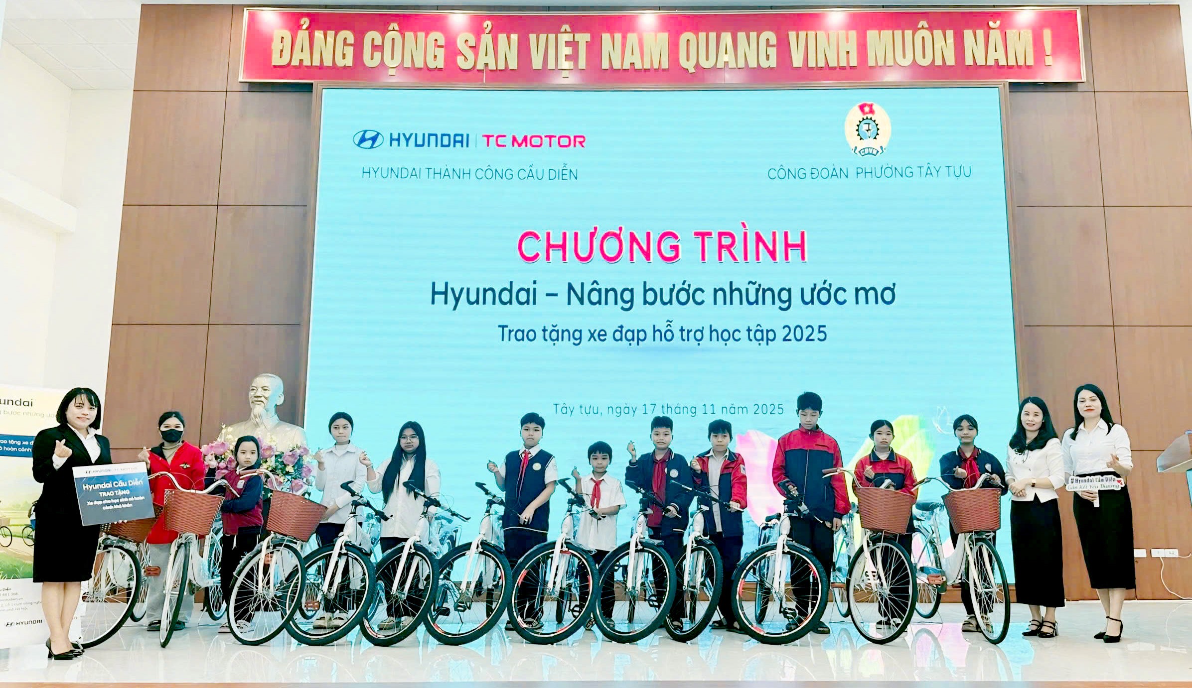 Công đoàn phường Tây Tựu trao xe đạp hỗ trợ học sinh khó khăn Công đoàn phường Tây Tựu trao xe đạp hỗ trợ học sinh khó khăn