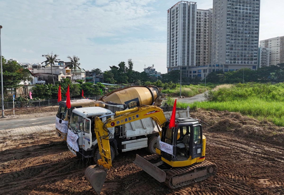 Khởi công 2 gói thầu lớn dự án cải tạo rạch Xuyên Tâm, TP.HCM Khởi công 2 gói thầu lớn dự án cải tạo rạch Xuyên Tâm, TP.HCM