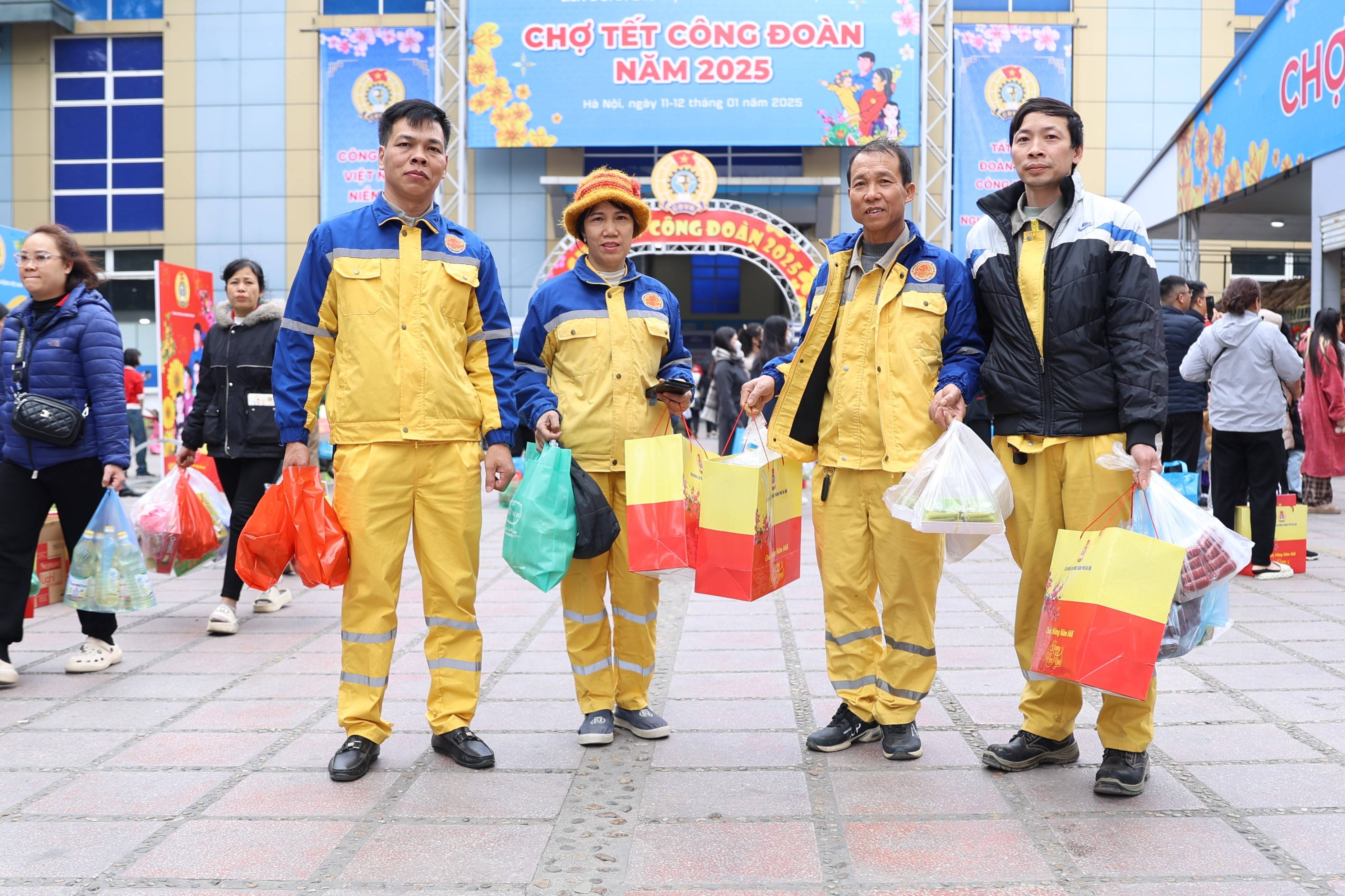 Công nhân lao động Thủ đô nô nức mua sắm tại “Chợ Tết Công đoàn” Công nhân lao động Thủ đô nô nức mua sắm tại “Chợ Tết Công đoàn”