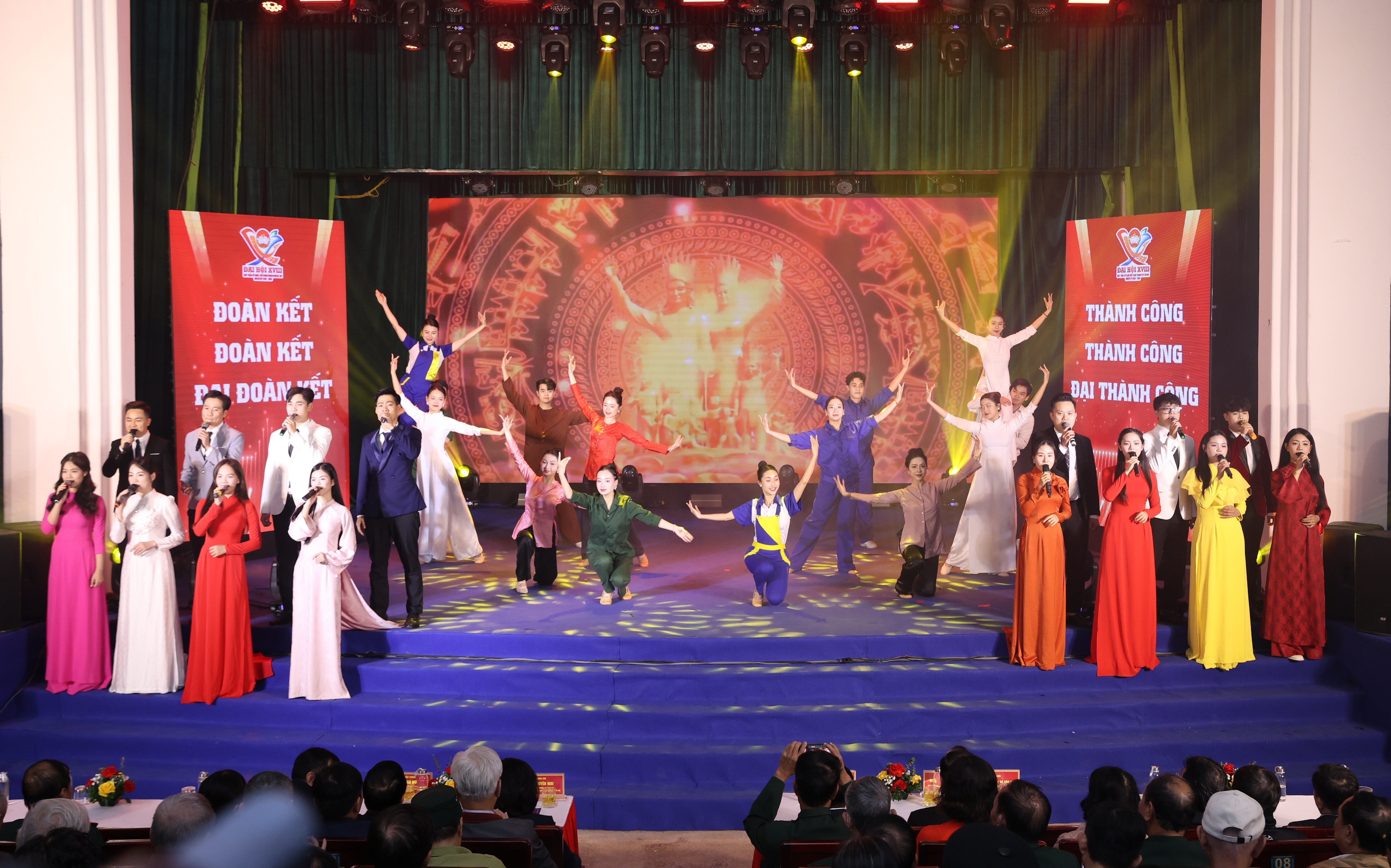 Đặc sắc chương trình nghệ thuật “Rạng rỡ niềm tin - Toả sáng đại đoàn kết” Đặc sắc chương trình nghệ thuật “Rạng rỡ niềm tin - Toả sáng đại đoàn kết”