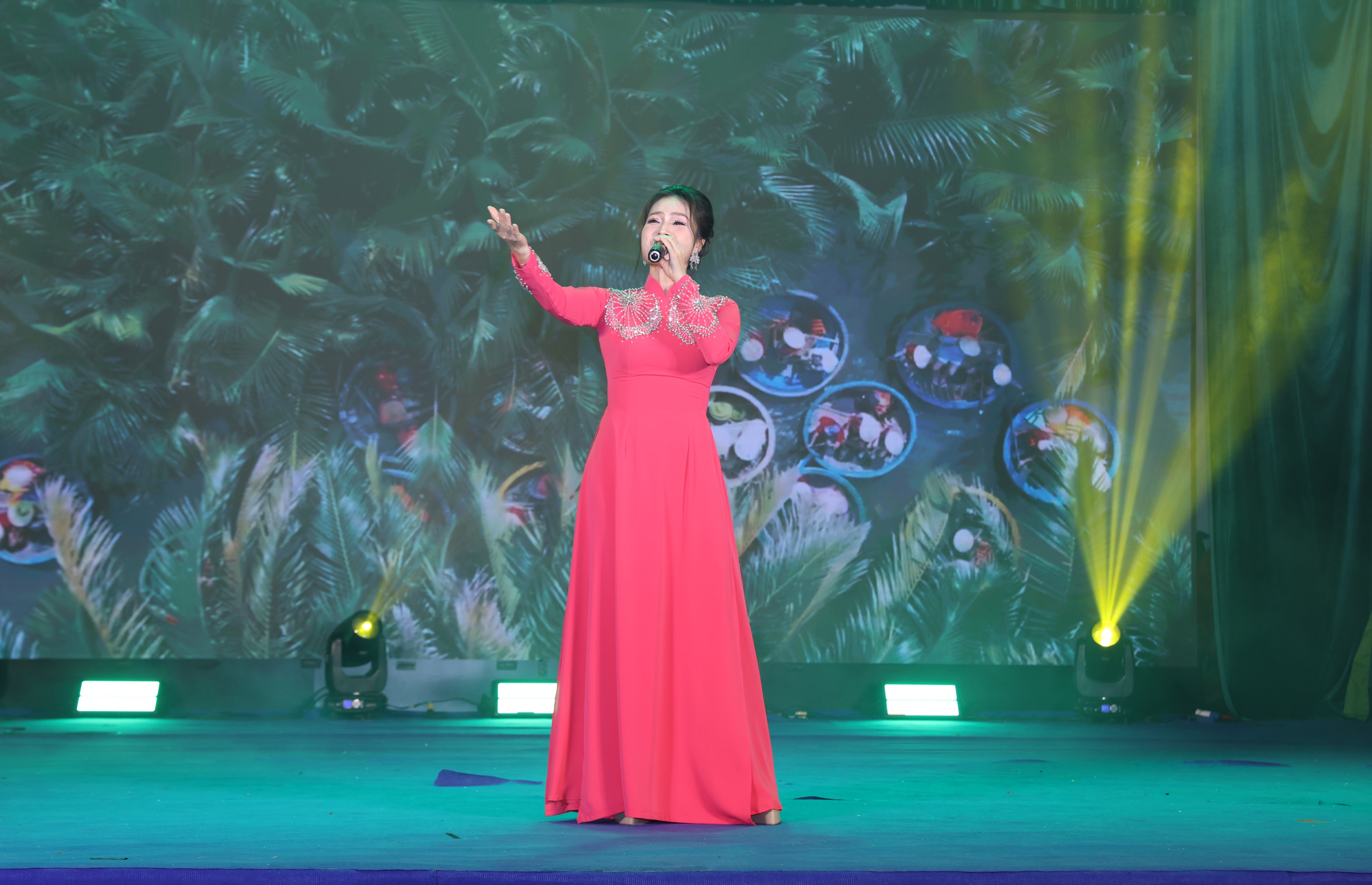 Đặc sắc chương trình nghệ thuật “Rạng rỡ niềm tin - Toả sáng đại đoàn kết” Đặc sắc chương trình nghệ thuật “Rạng rỡ niềm tin - Toả sáng đại đoàn kết”