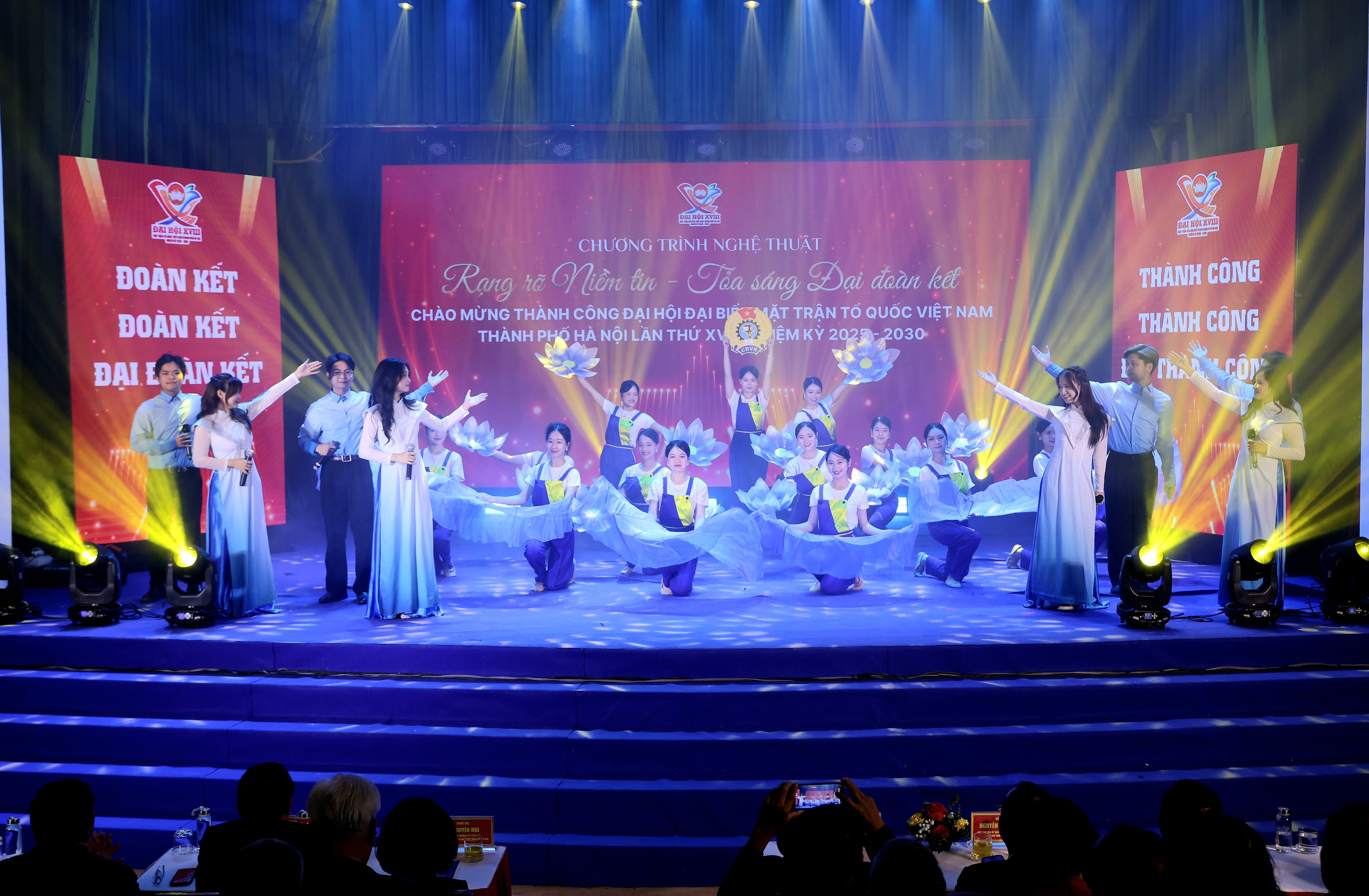 Đặc sắc chương trình nghệ thuật “Rạng rỡ niềm tin - Toả sáng đại đoàn kết” Đặc sắc chương trình nghệ thuật “Rạng rỡ niềm tin - Toả sáng đại đoàn kết”