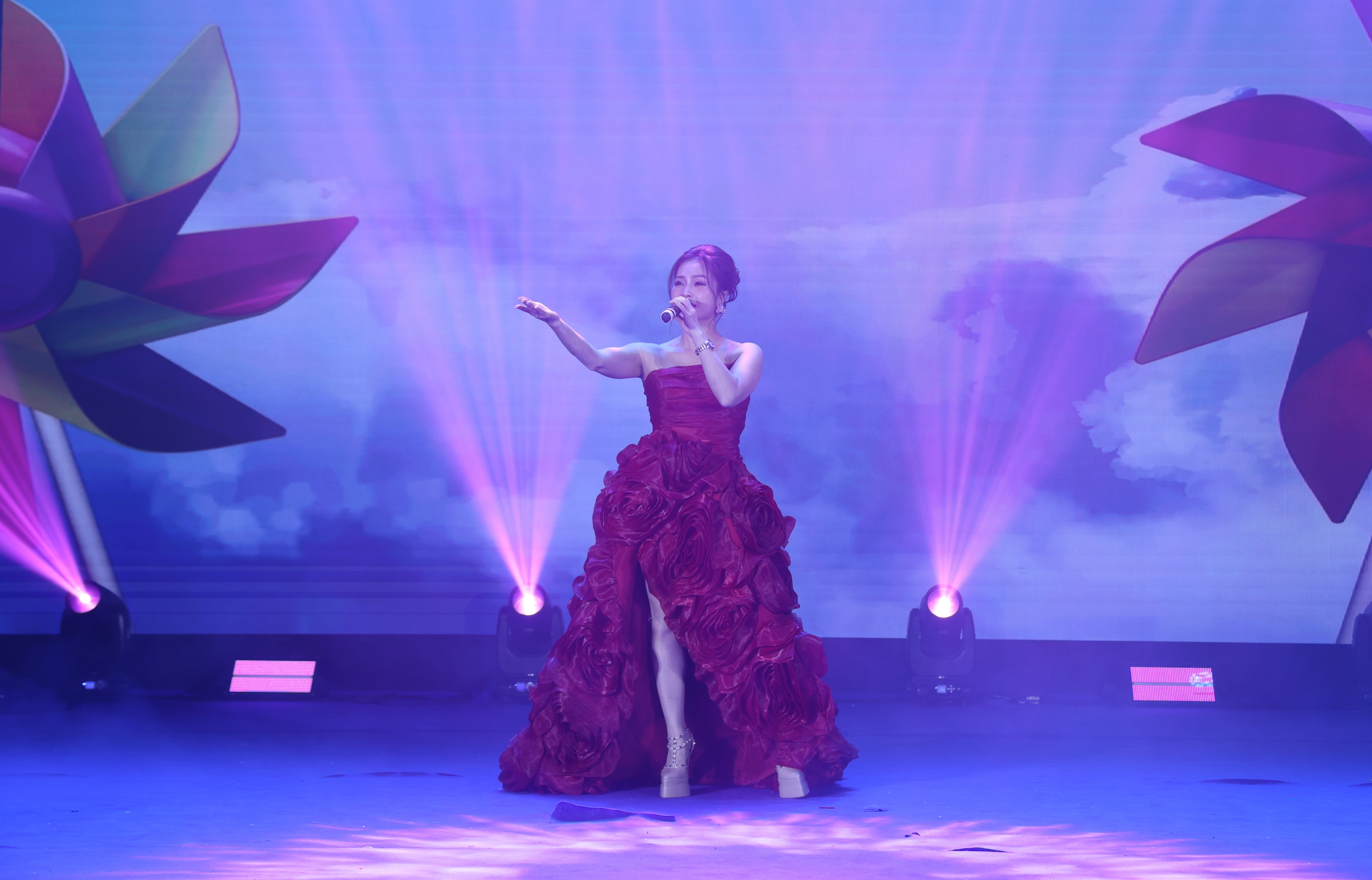 Đặc sắc chương trình nghệ thuật “Rạng rỡ niềm tin - Toả sáng đại đoàn kết” Đặc sắc chương trình nghệ thuật “Rạng rỡ niềm tin - Toả sáng đại đoàn kết”