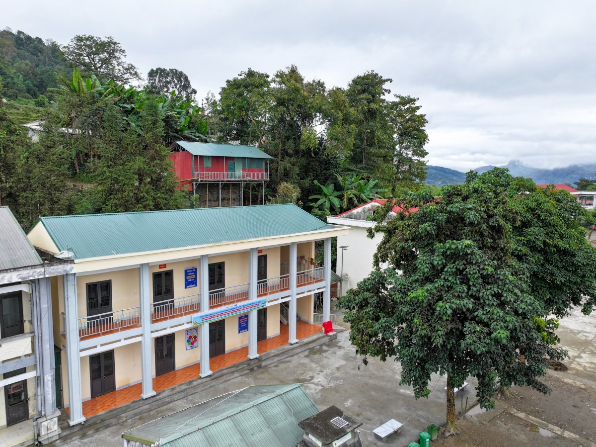 UNIQLO trao 10.000 áo giữ nhiệt và khánh thành nhà bán trú cho học sinh vùng cao