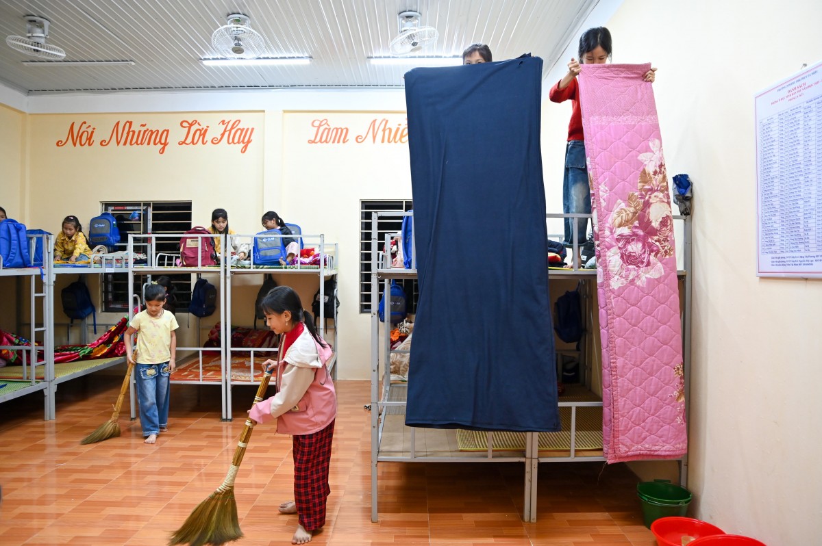 UNIQLO trao 10.000 áo giữ nhiệt và khánh thành nhà bán trú cho học sinh vùng cao