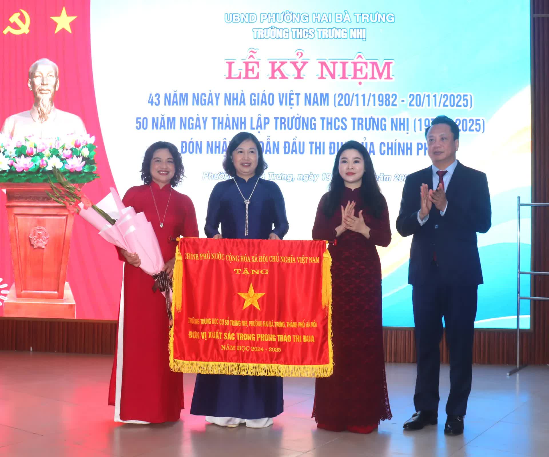 Kỷ niệm 43 năm Ngày Nhà giáo Việt Nam: Tri ân thầy cô, tôn vinh những điển hình tiên tiến Kỷ niệm 43 năm Ngày Nhà giáo Việt Nam: Tri ân thầy cô, tôn vinh những điển hình tiên tiến