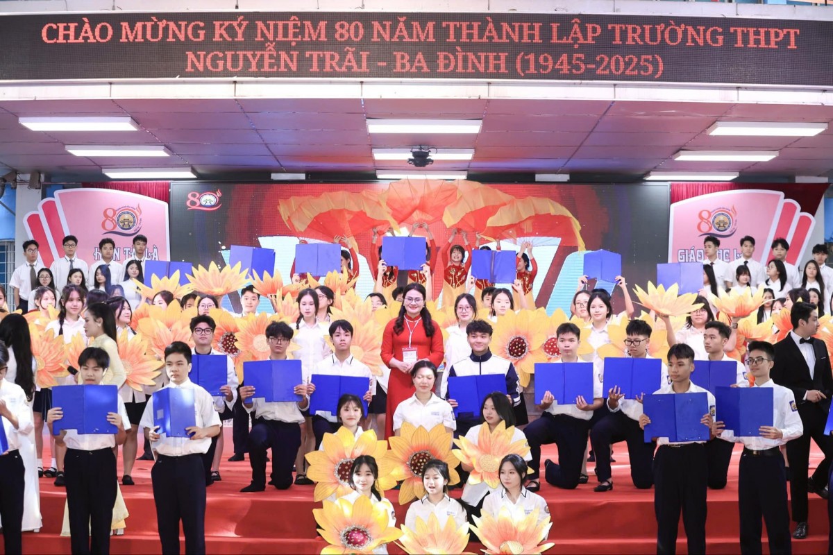 Trường THPT Nguyễn Trãi - Ba Đình kỷ niệm 80 năm thành lập Trường THPT Nguyễn Trãi - Ba Đình kỷ niệm 80 năm thành lập