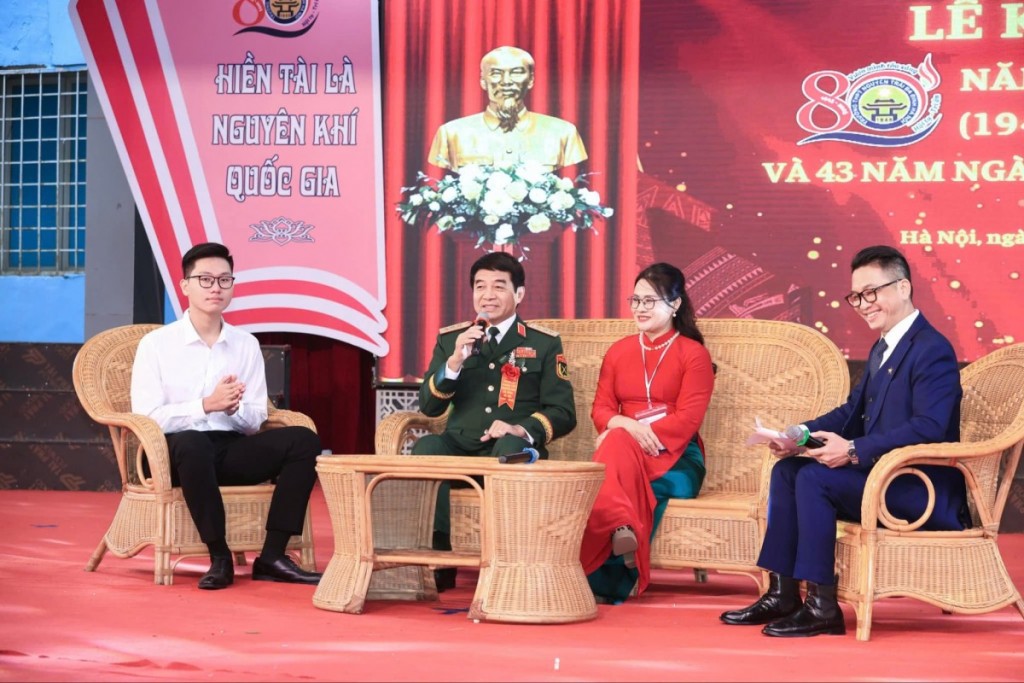 Trường THPT Nguyễn Trãi - Ba Đình kỷ niệm 80 năm thành lập Trường THPT Nguyễn Trãi - Ba Đình kỷ niệm 80 năm thành lập