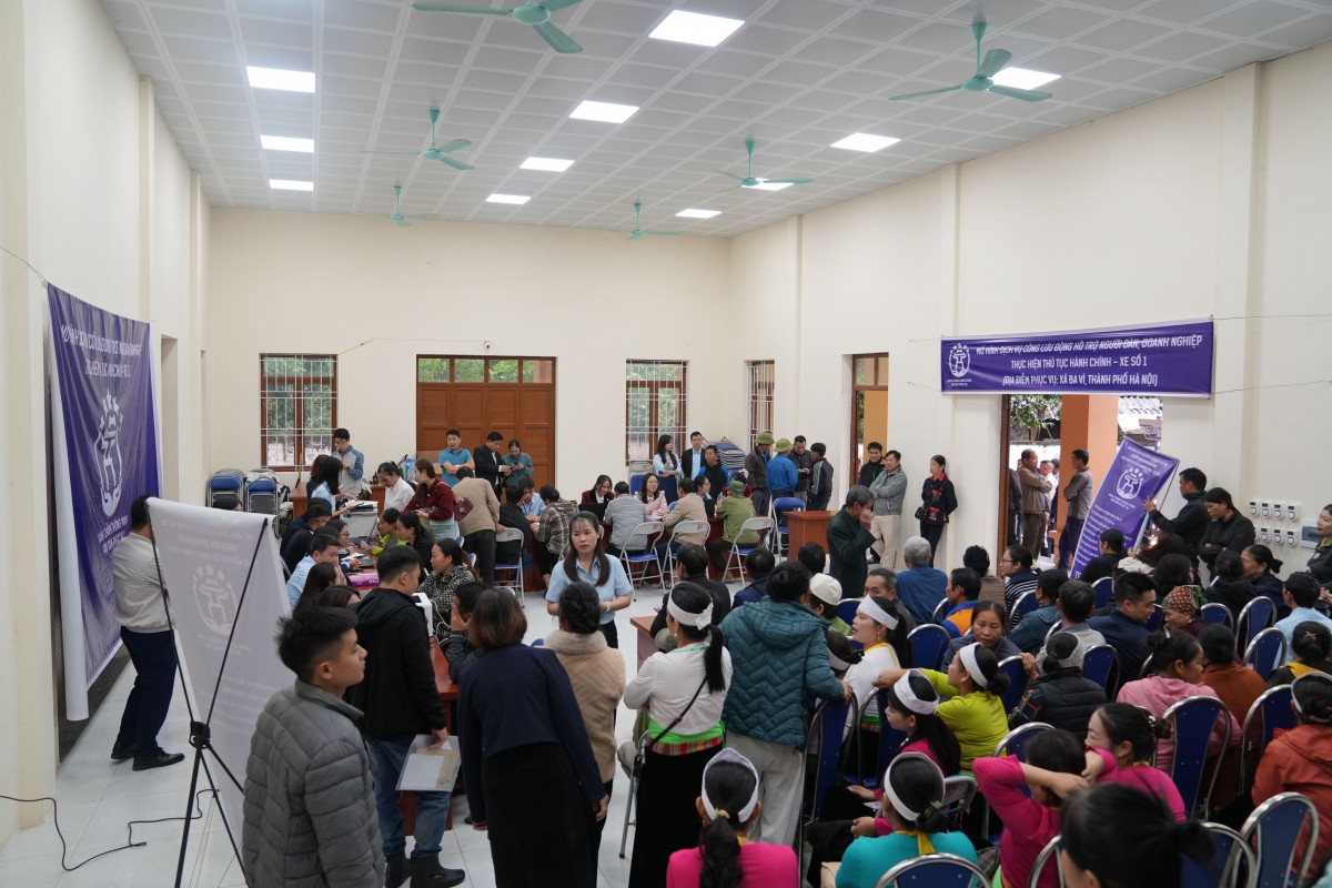 Hiệu quả từ dịch vụ công dễ dàng, minh bạch, thân thiện Hiệu quả từ dịch vụ công dễ dàng, minh bạch, thân thiện