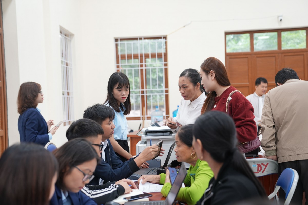 Hà Nội bứt tốc chuyển đổi số, kiến tạo hệ sinh thái phục vụ người dân và doanh nghiệp Hà Nội bứt tốc chuyển đổi số, kiến tạo hệ sinh thái phục vụ người dân và doanh nghiệp