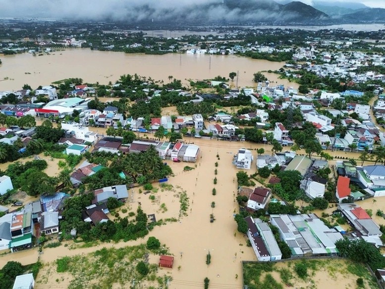 Tập trung triển khai các biện pháp cấp bách ứng phó lũ đặc biệt lớn tại Khánh Hòa, Đắk Lắk và Gia Lai Tập trung triển khai các biện pháp cấp bách ứng phó lũ đặc biệt lớn tại Khánh Hòa, Đắk Lắk và Gia Lai