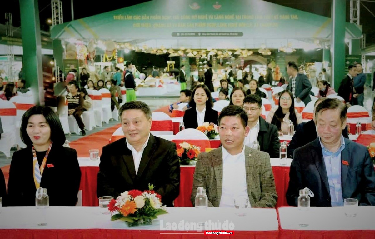 Khai mạc triển lãm quảng bá, giao thương kết nối sản phẩm thủ công mỹ nghệ, làng nghề xã Thanh Oai 2025 Triển lãm quảng bá, giao thương kết nối sản phẩm thủ công mỹ nghệ, làng nghề xã Thanh Oai 2025