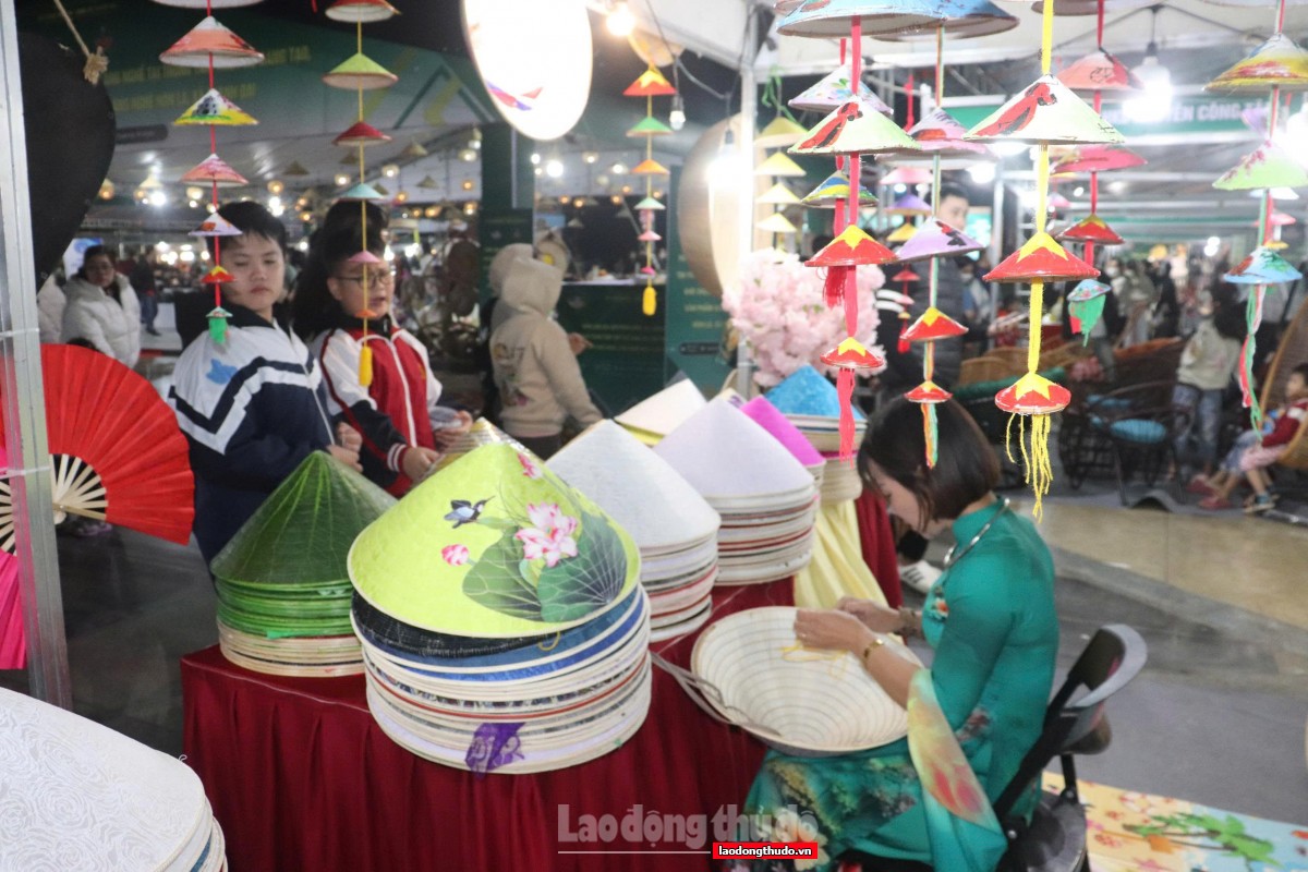 Khai mạc triển lãm quảng bá, giao thương kết nối sản phẩm thủ công mỹ nghệ, làng nghề xã Thanh Oai 2025 Triển lãm quảng bá, giao thương kết nối sản phẩm thủ công mỹ nghệ, làng nghề xã Thanh Oai 2025