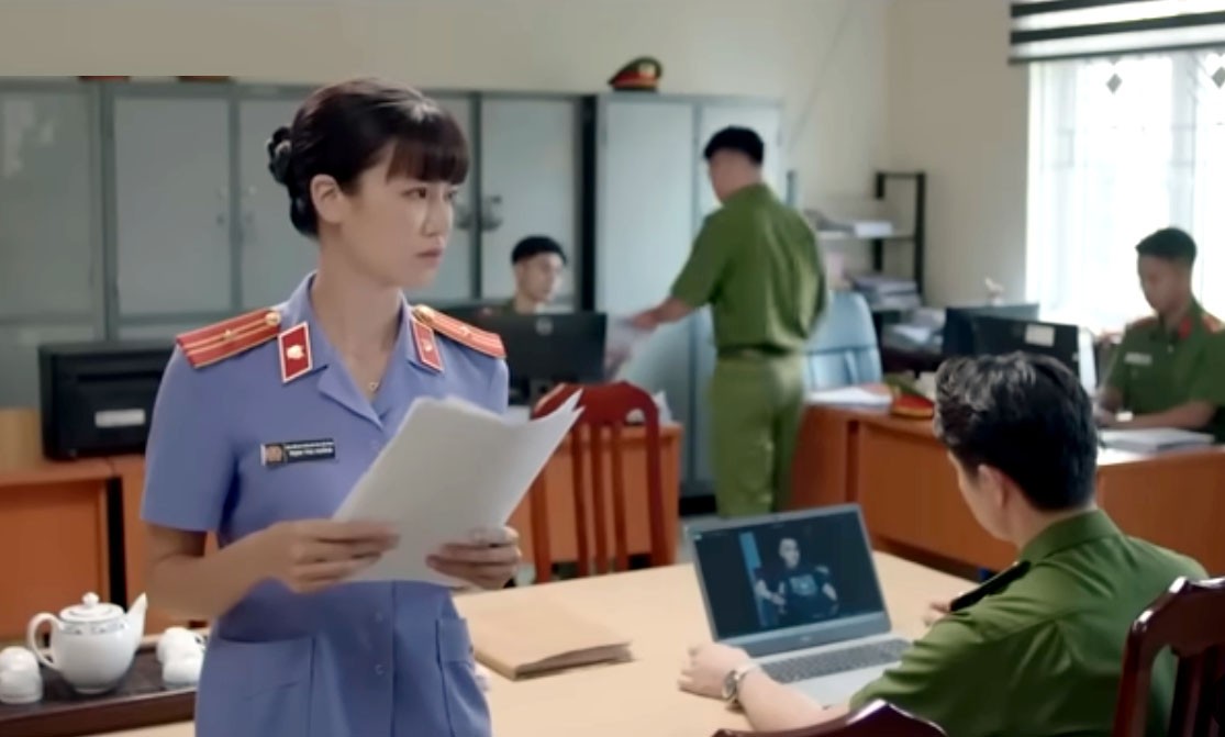 “Lằn ranh” tập 16: Hé lộ cán bộ thuế dính líu đường dây đánh bạc “Lằn ranh” tập 16: Hé lộ cán bộ thuế dính líu đường dây đánh bạc