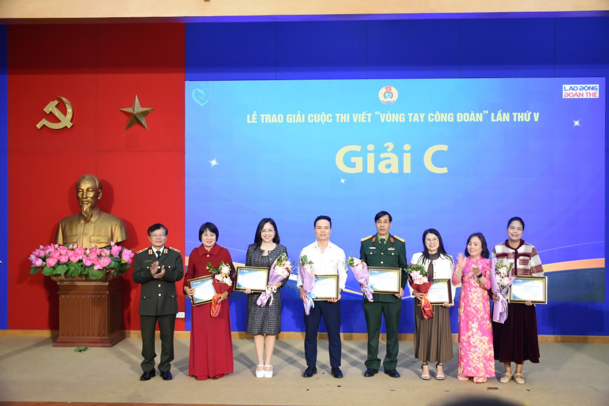 Trao giải Cuộc thi viết “Vòng tay Công đoàn” lần V: Hành trình gieo mầm yêu thương và lan tỏa giá trị nhân văn “Vòng tay Công đoàn” lần thứ V: Hành trình gieo mầm yêu thương và lan tỏa giá trị nhân văn