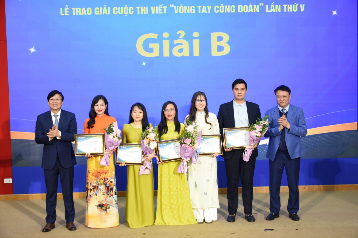 Trao giải Cuộc thi viết “Vòng tay Công đoàn” lần V: Hành trình gieo mầm yêu thương và lan tỏa giá trị nhân văn “Vòng tay Công đoàn” lần thứ V: Hành trình gieo mầm yêu thương và lan tỏa giá trị nhân văn